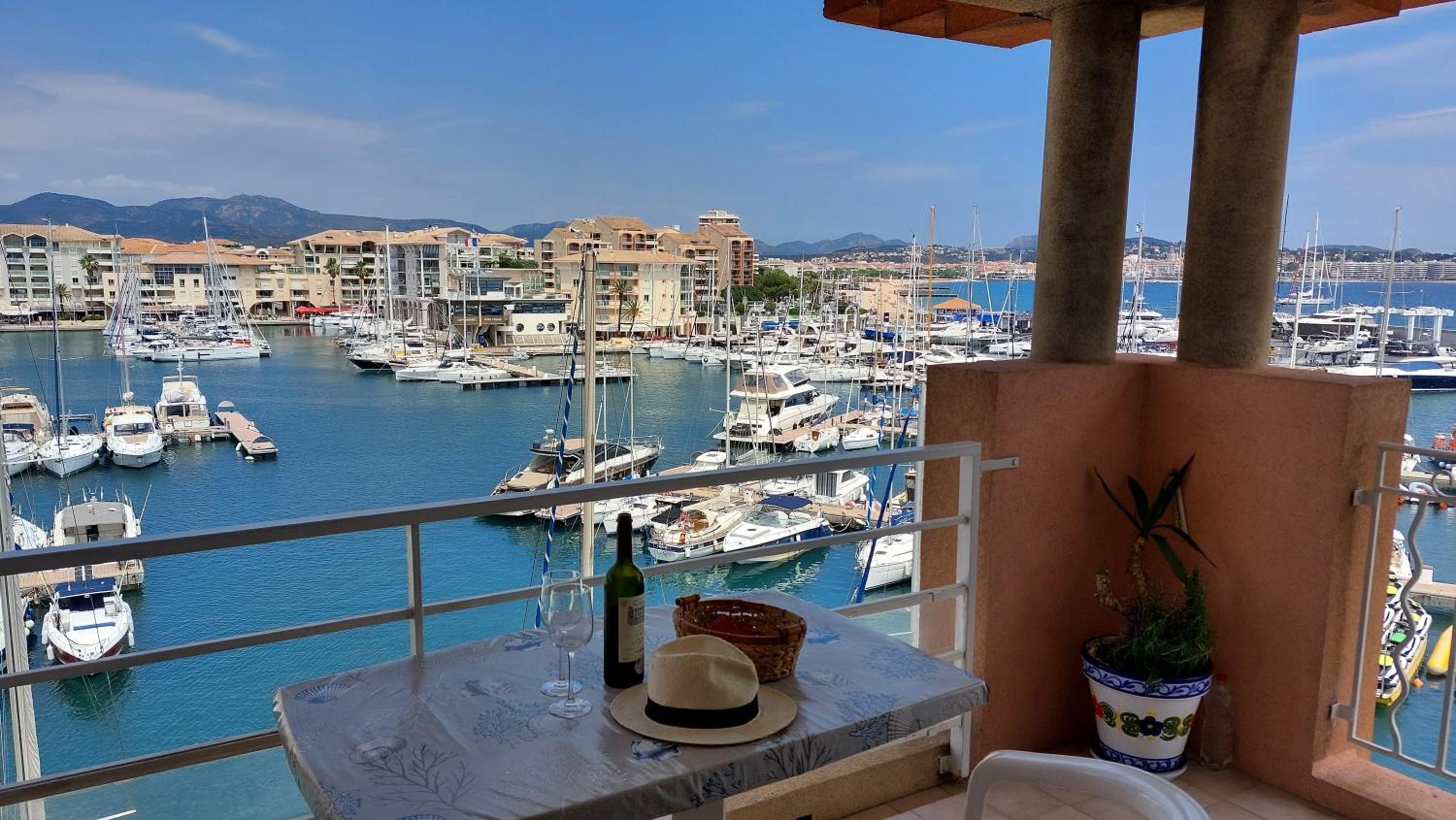 Apartment Hirondelle Port Frejus view 2