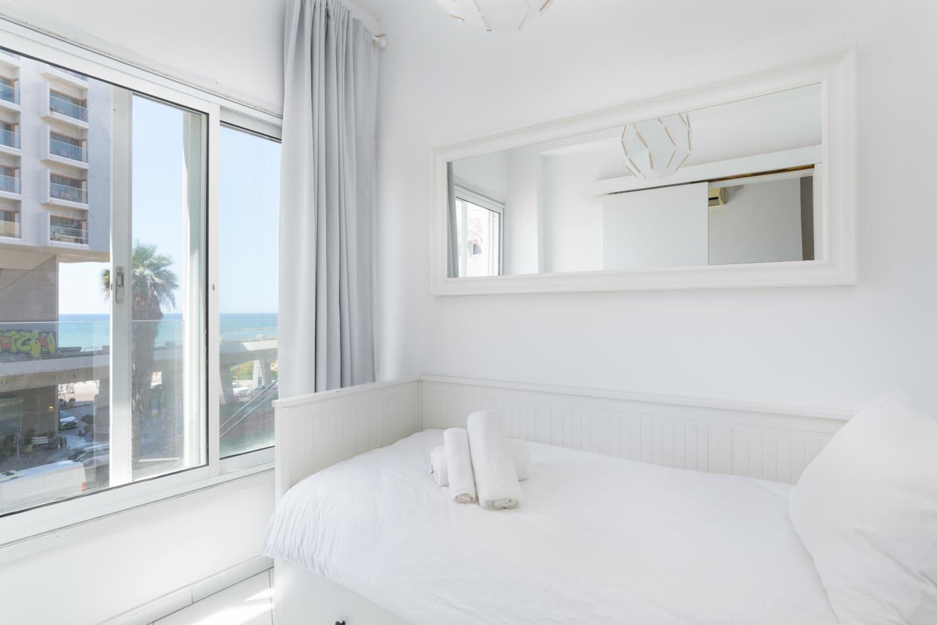 Sea View 2 bedroom apartment with Bomb Shelter