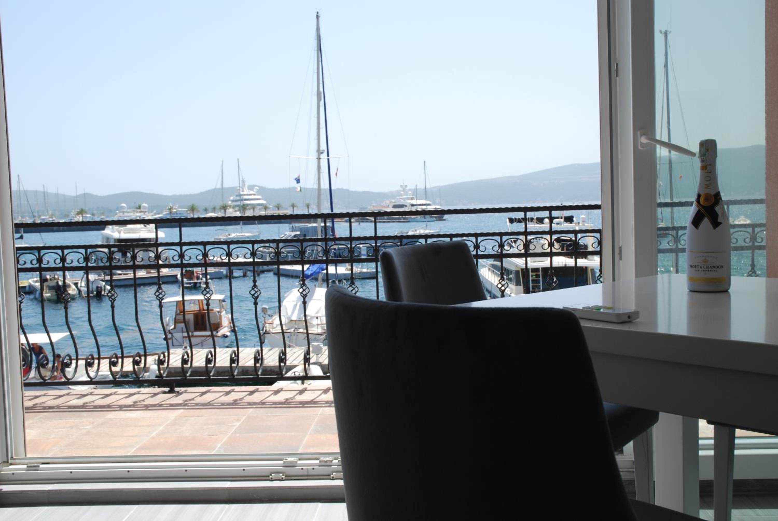 balcony
