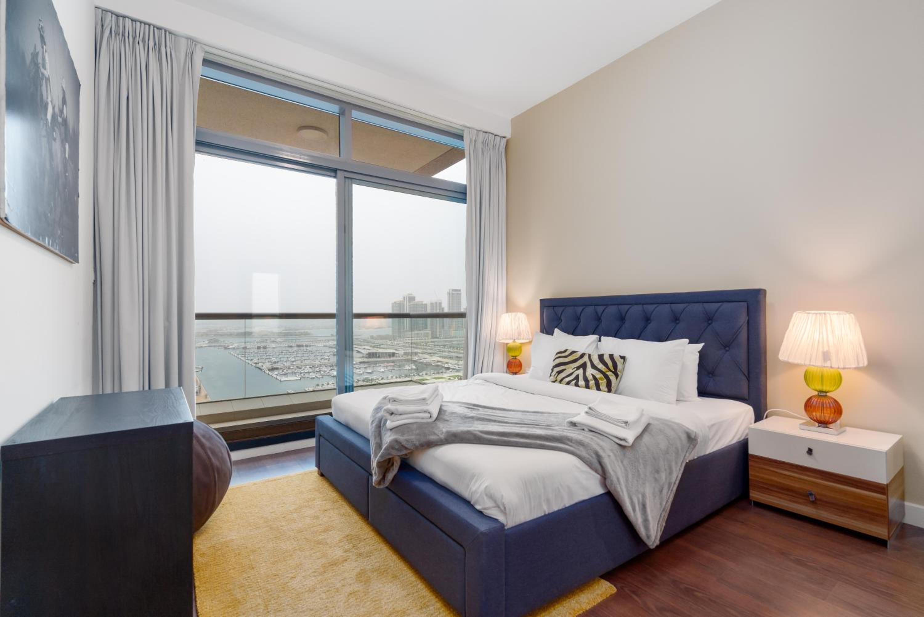 Vacay Lettings - 2BHK with Dubai Marina & Giant Wheel Views