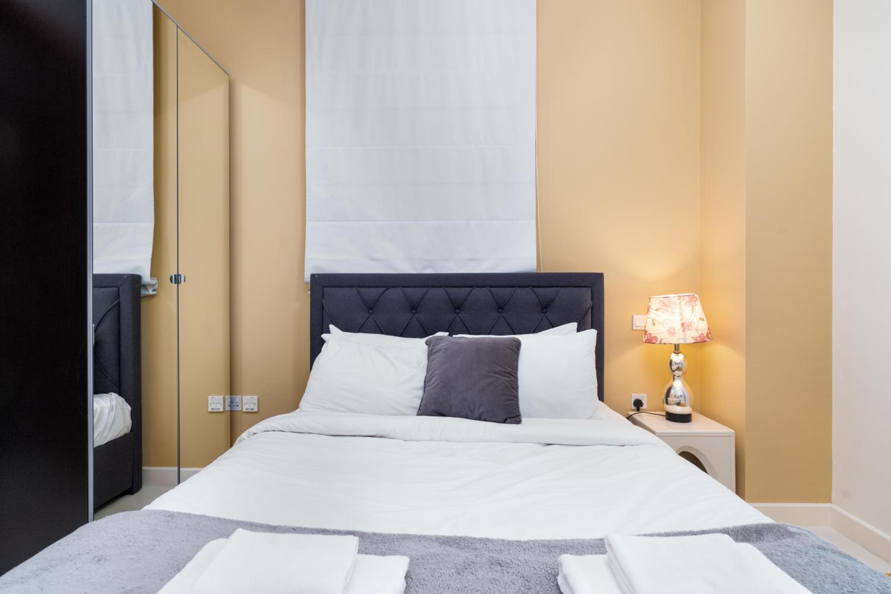 Vacay Lettings - 2BHK with Dubai Marina & Giant Wheel Views