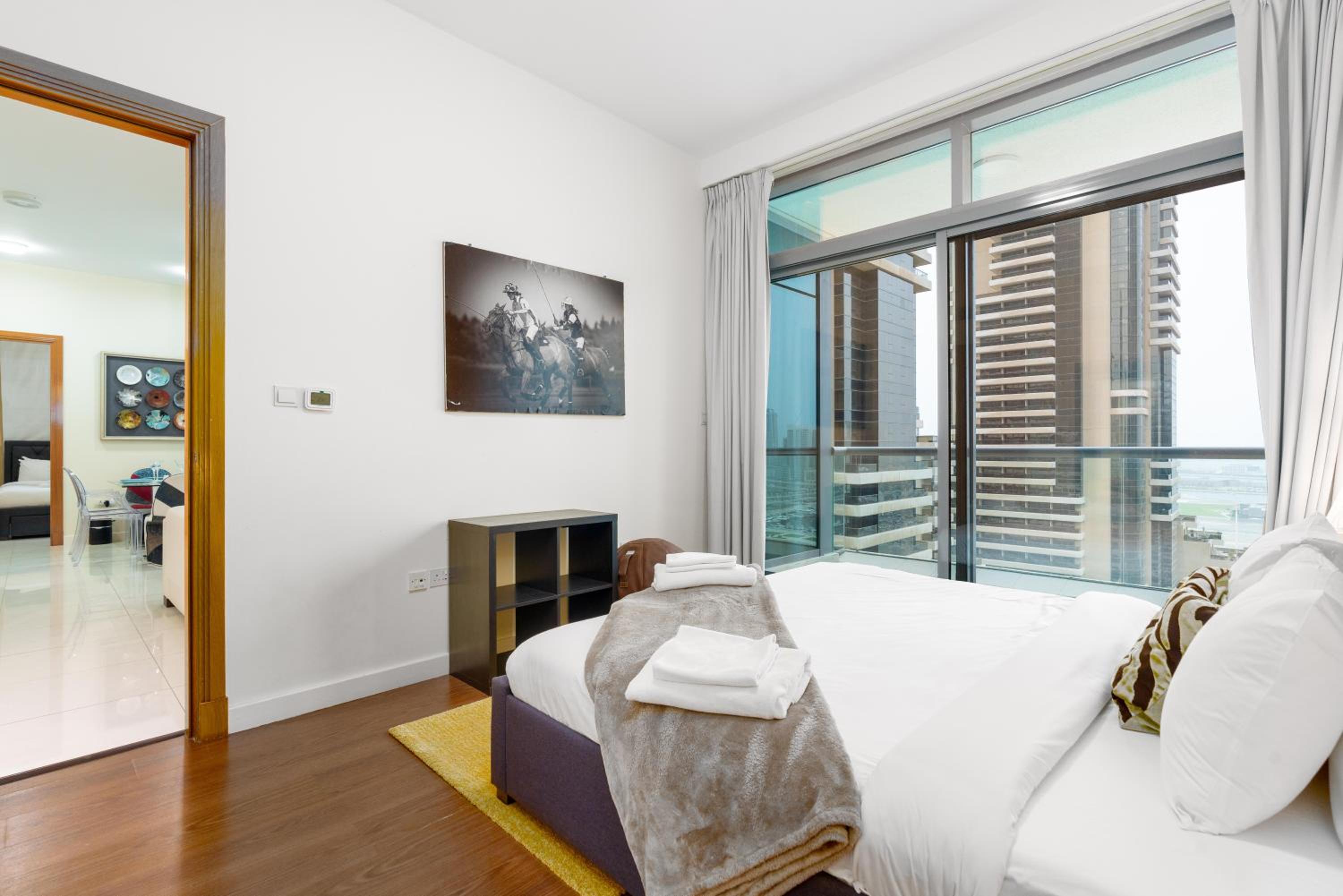 Vacay Lettings - 2BHK with Dubai Marina & Giant Wheel Views
