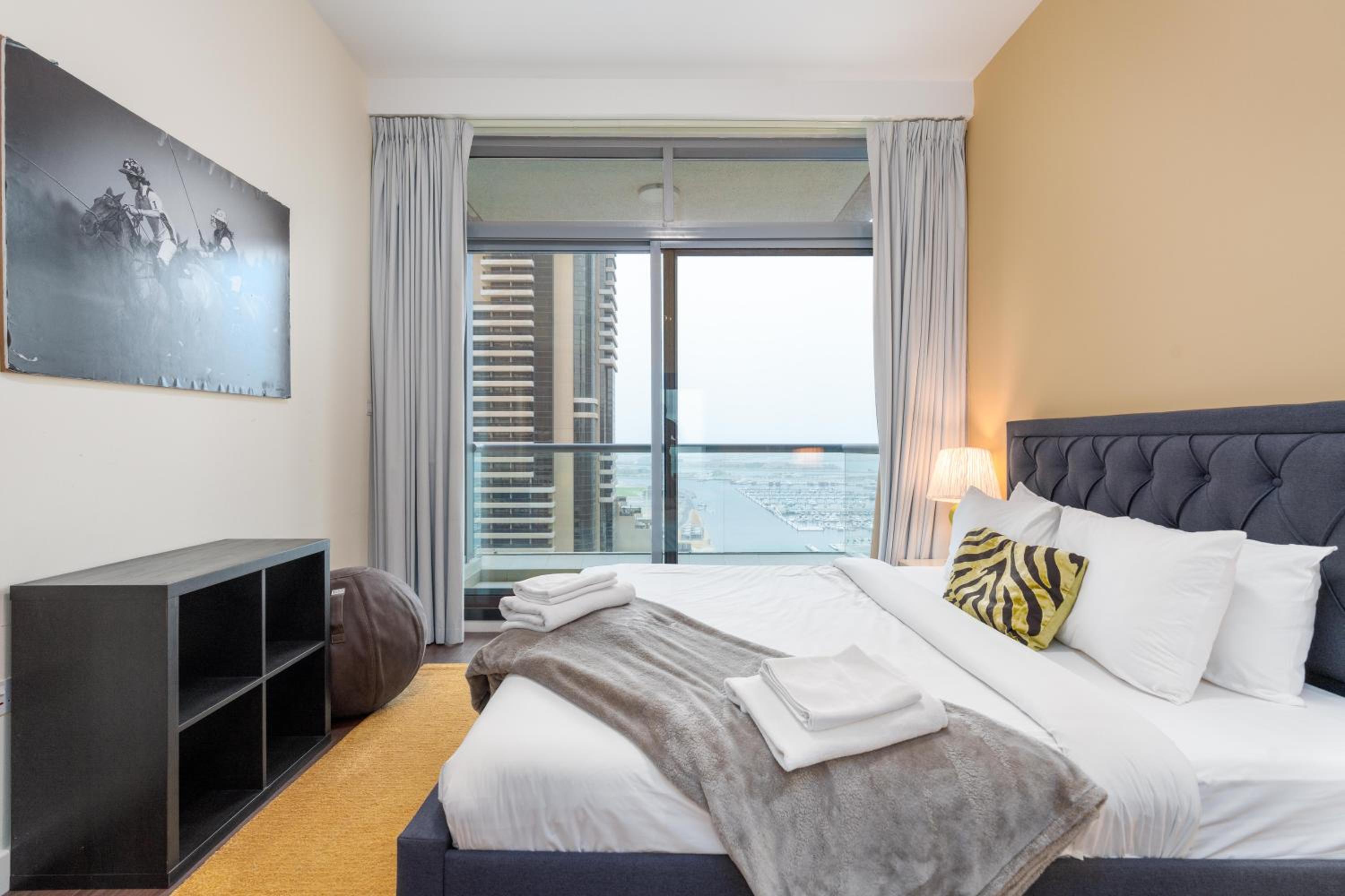 Vacay Lettings - 2BHK with Dubai Marina & Giant Wheel Views