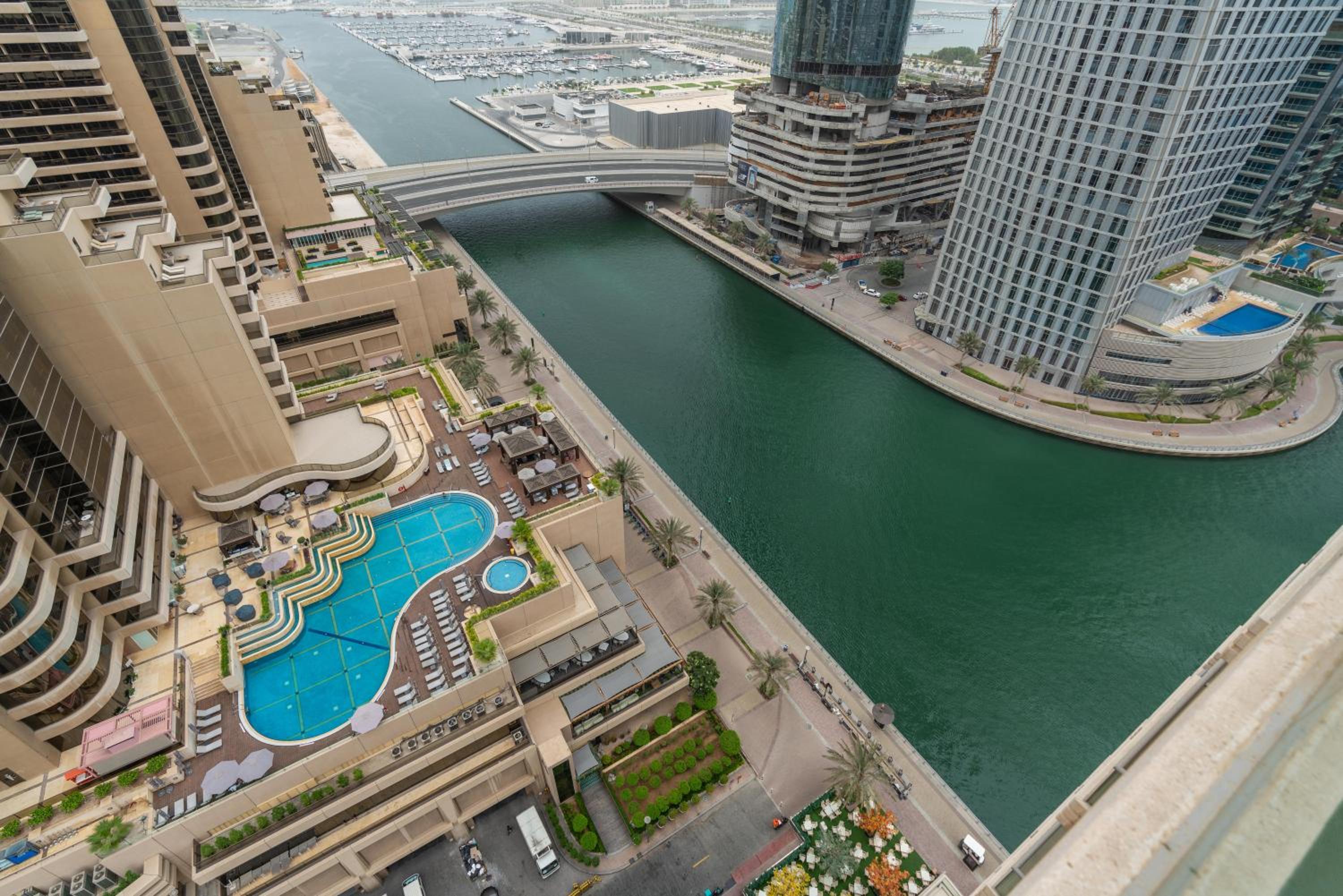 Vacay Lettings - 2BHK with Dubai Marina & Giant Wheel Views