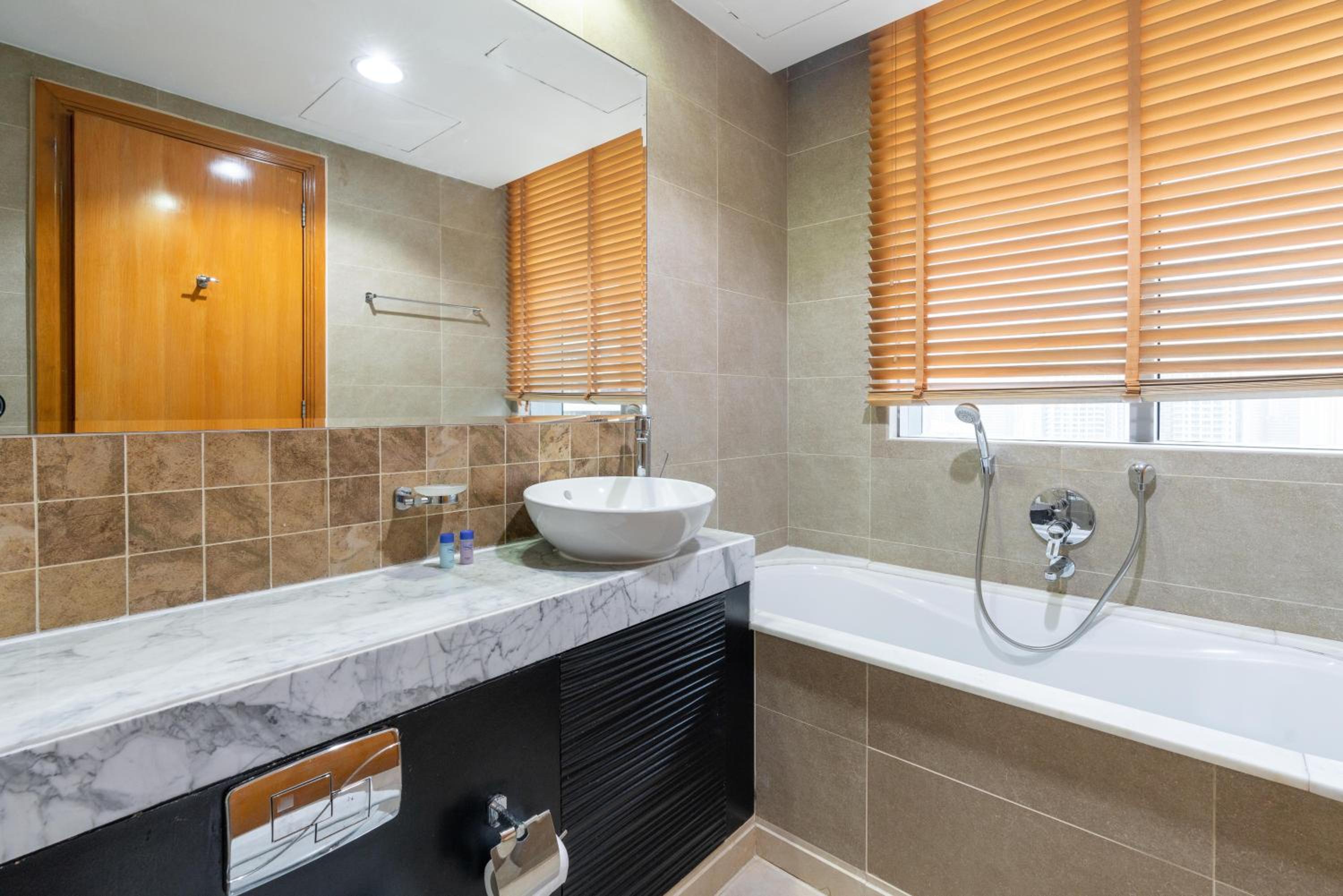 Vacay Lettings - 2BHK with Dubai Marina & Giant Wheel Views