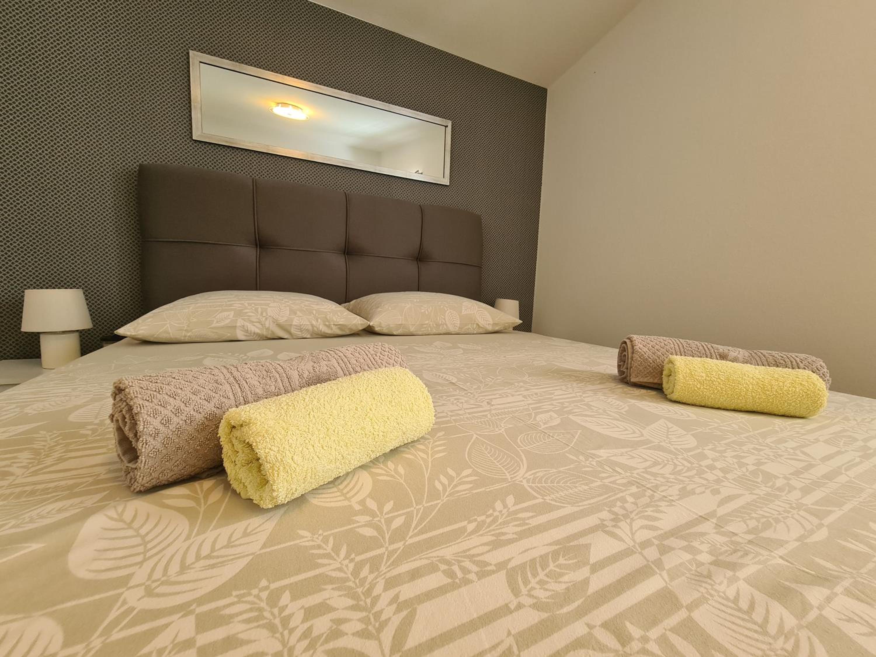 Apartments Ankora Vir