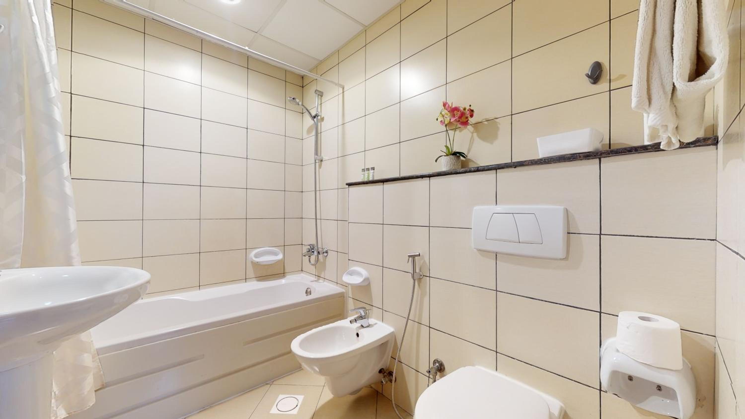 MP12 - Luxurious 2BR in Marina Pinnacle Tower