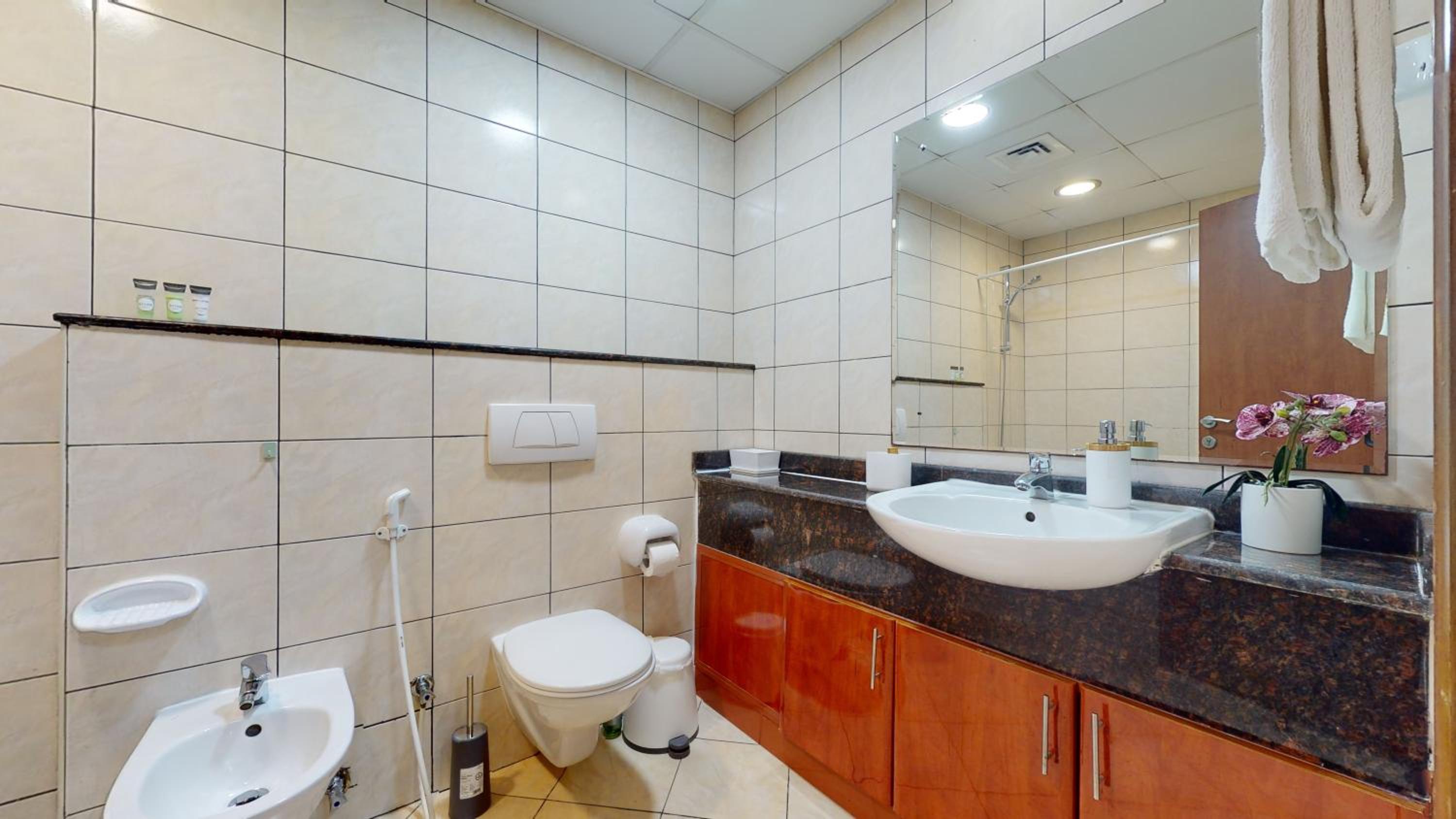 MP12 - Luxurious 2BR in Marina Pinnacle Tower