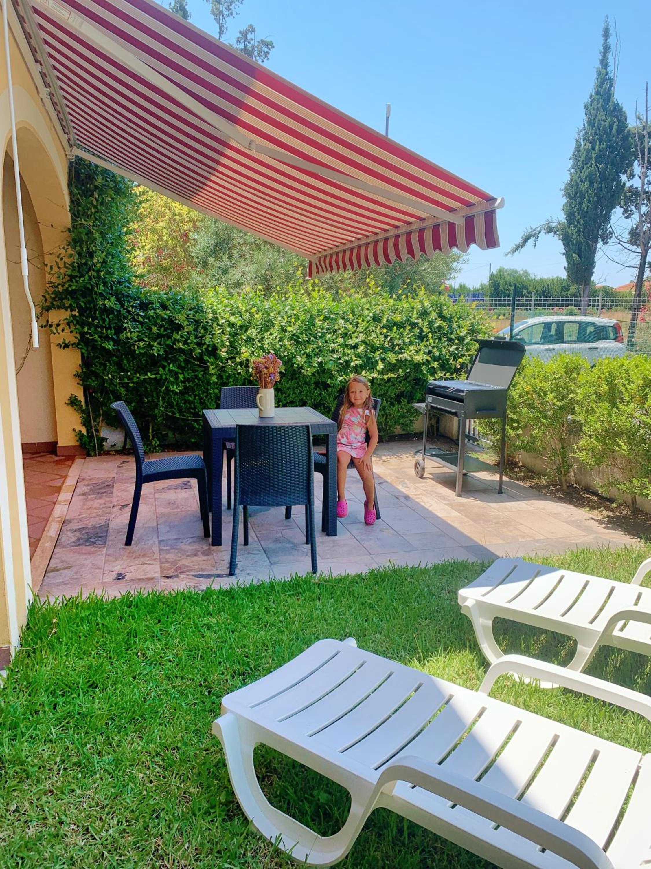 Anna's HOUSE - Family Home photo 2