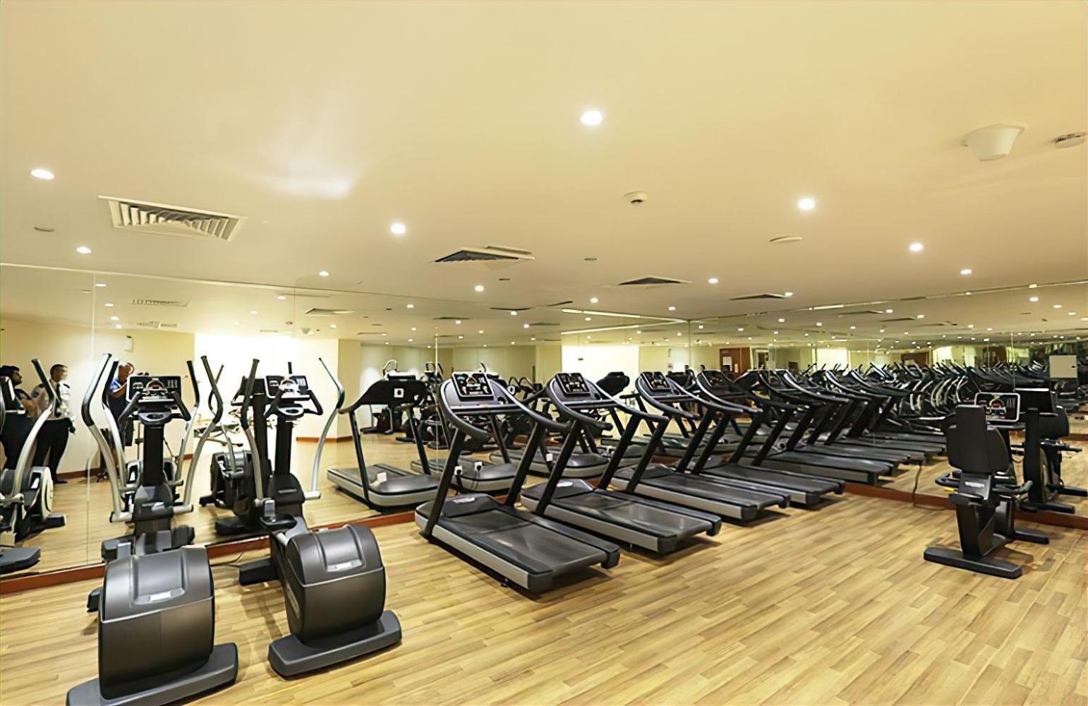 LS32 - Bright 1BR in Lake Side Tower D