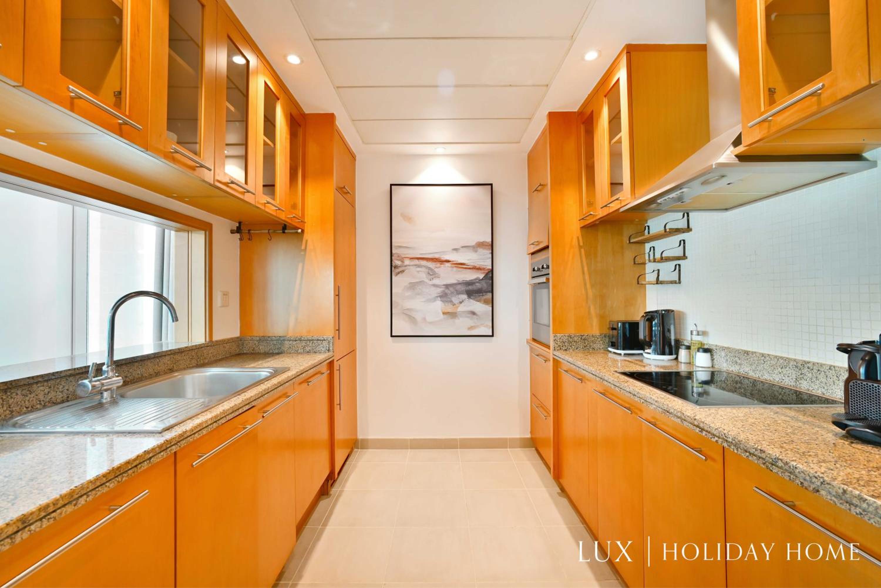 LUX Marina Promenade 1 BR Prime location Apt