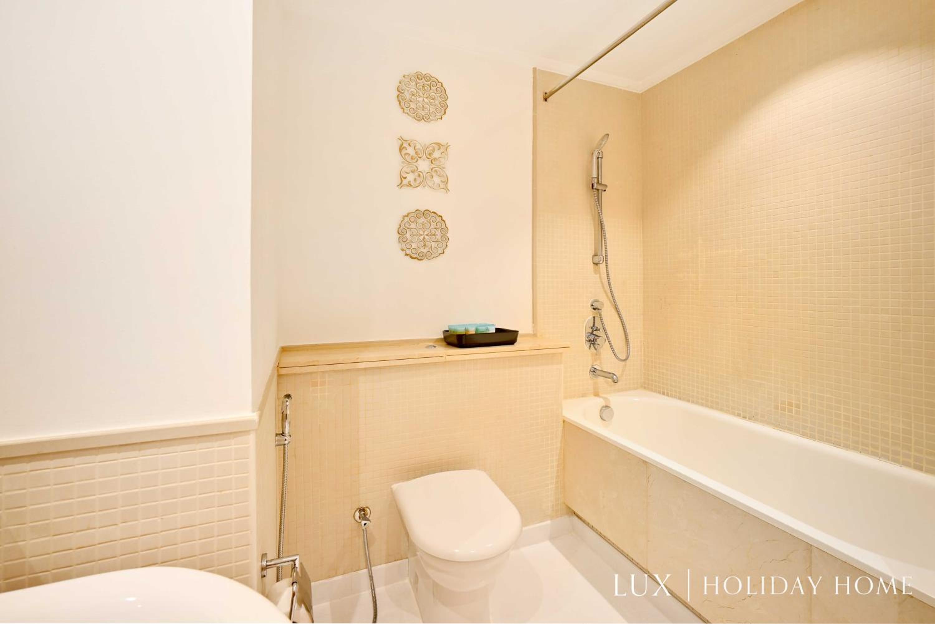 LUX Marina Promenade 1 BR Prime location Apt