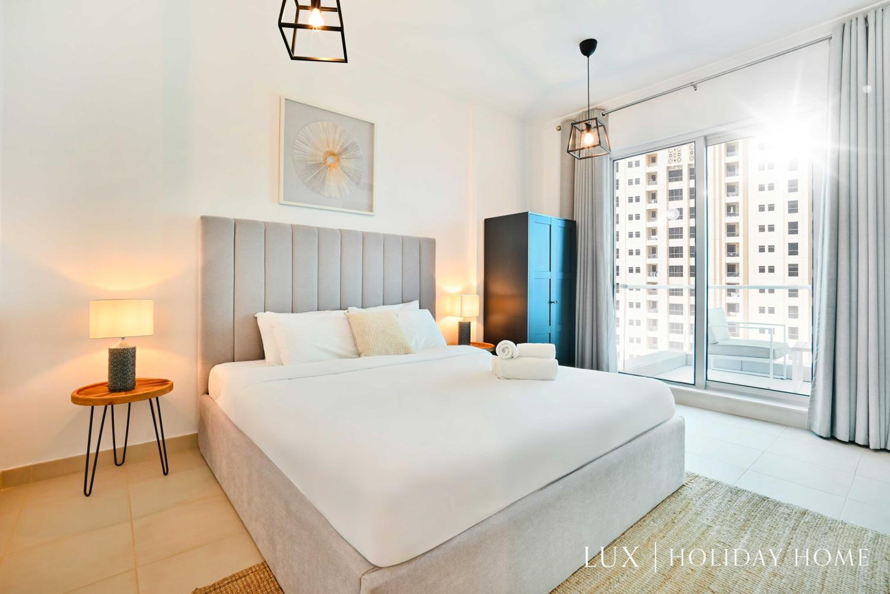 LUX Marina Promenade 1 BR Prime location Apt