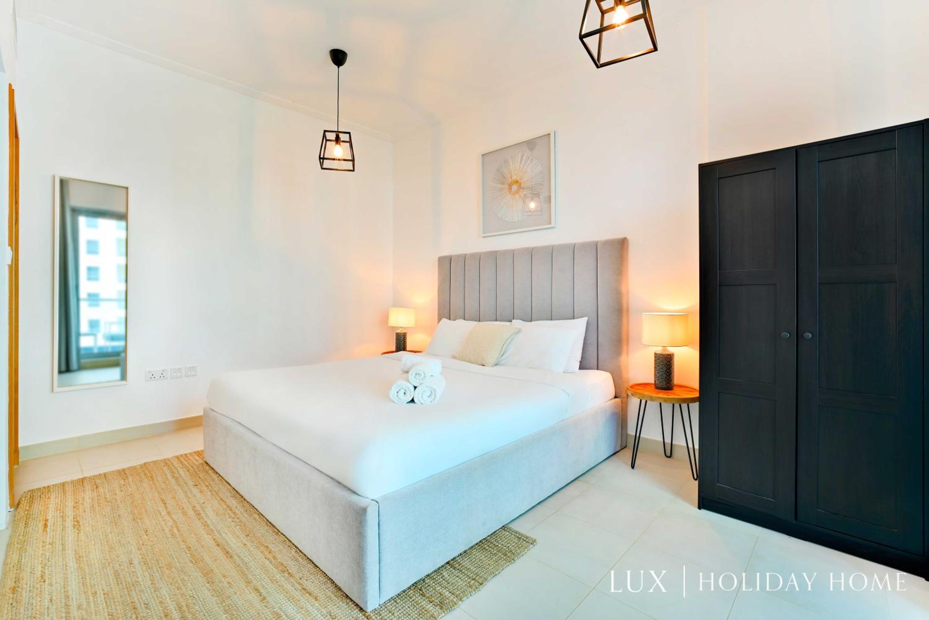 LUX Marina Promenade 1 BR Prime location Apt