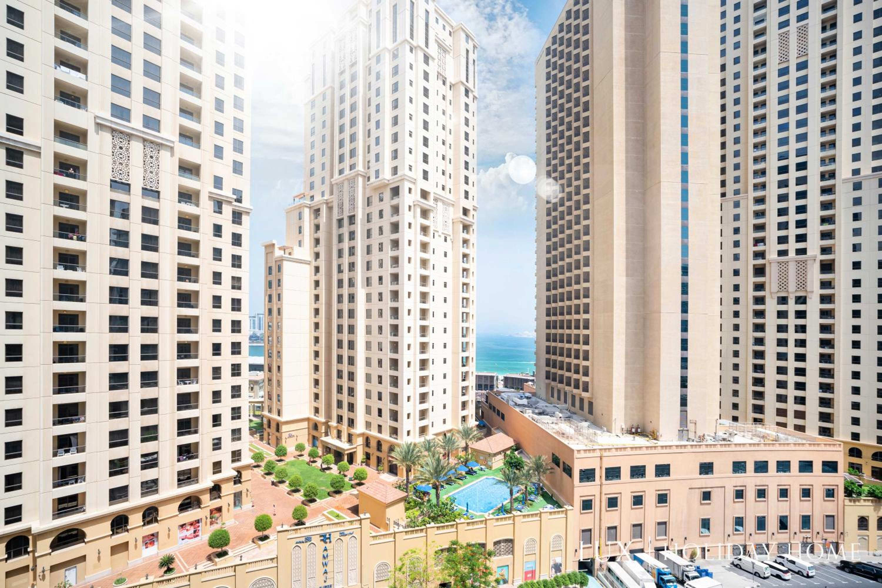 LUX Marina Promenade 1 BR Prime location Apt