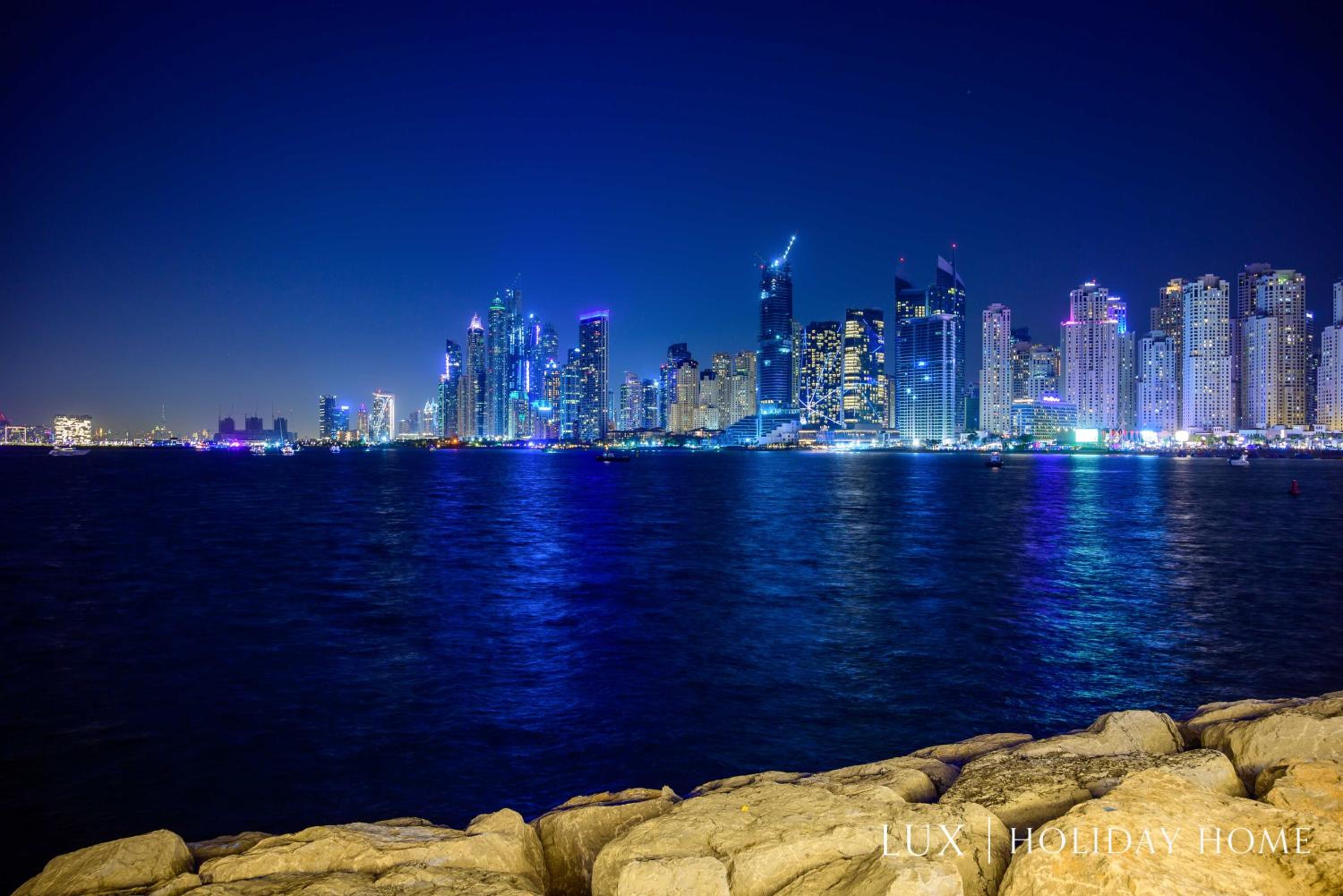 LUX Marina Promenade 1 BR Prime location Apt