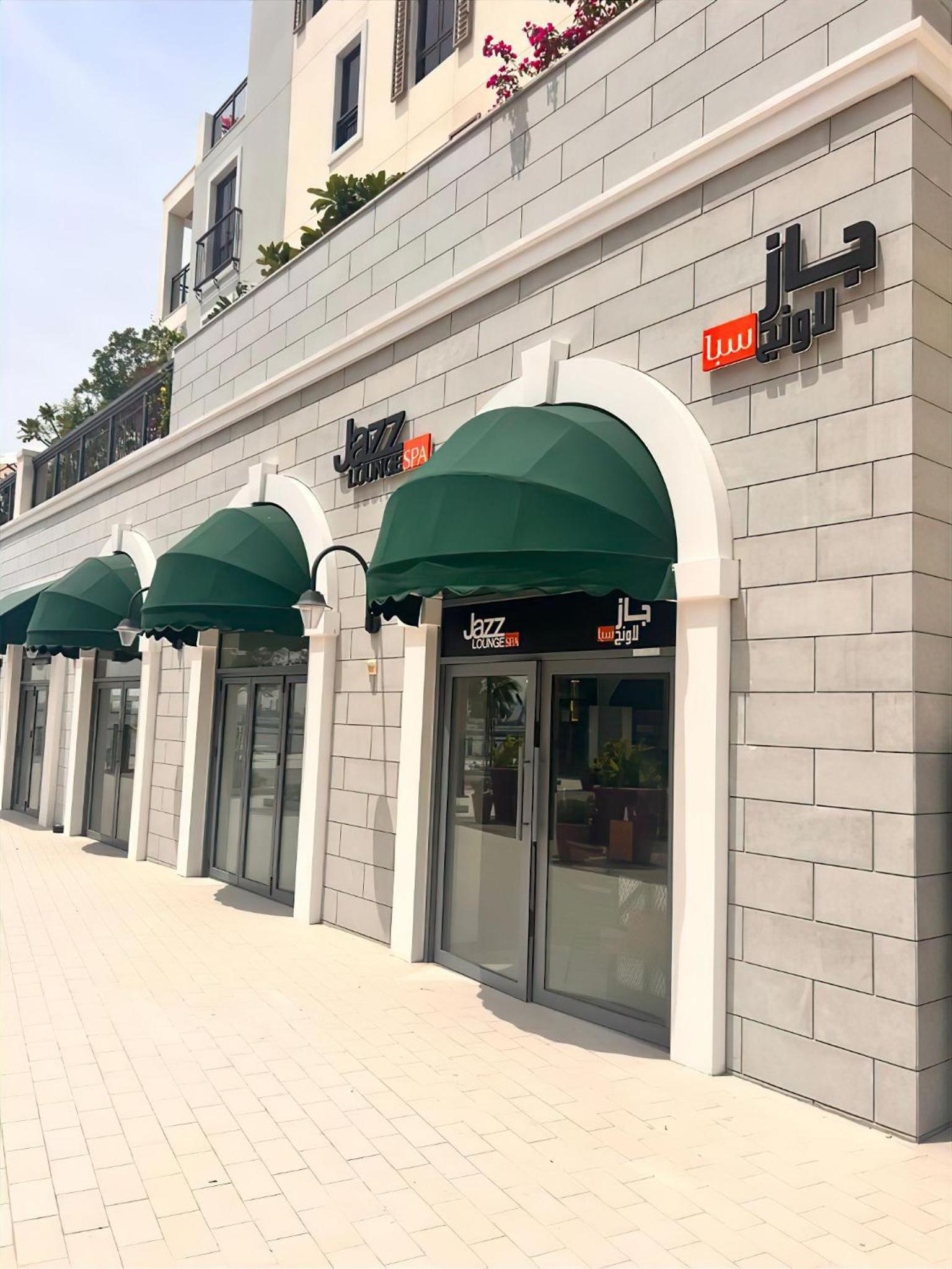LC22 - Elegant 1BR with beach access in La Cote Building
