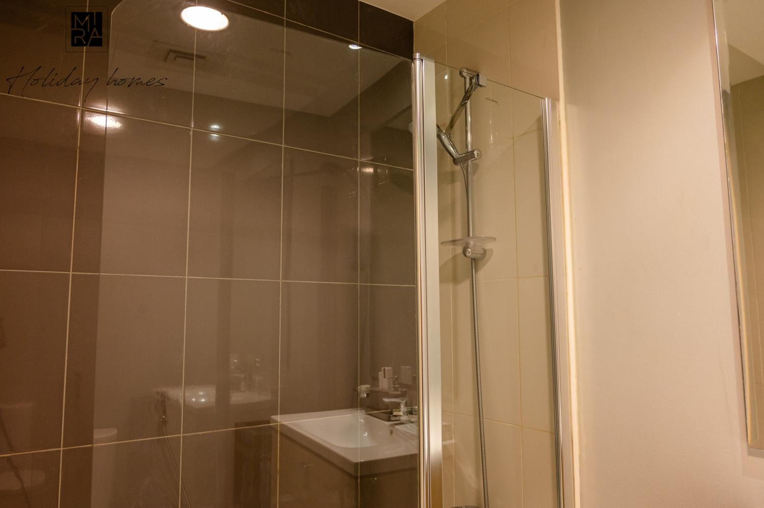 Mira Holiday Homes - Spacious Studio with Balcony - Free Wifi