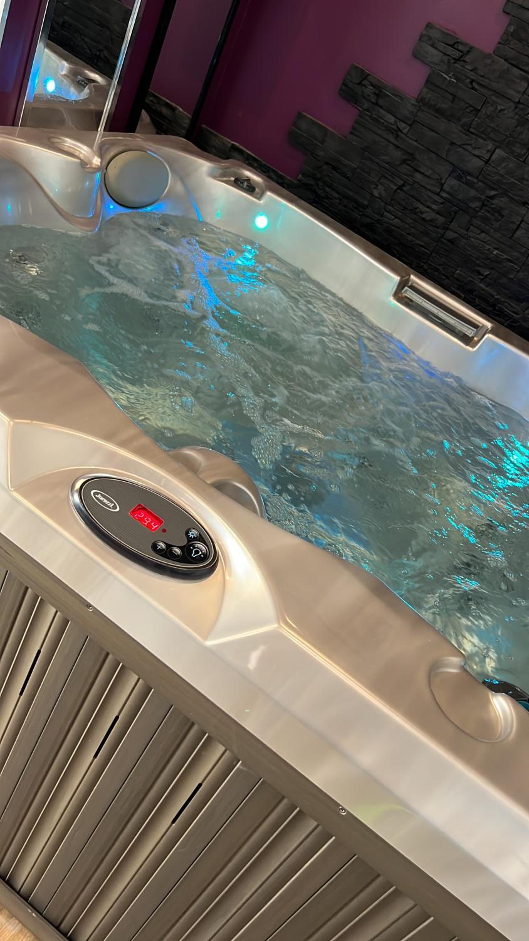 Hotel Sweetness of a Night (studio with private jacuzzi) - Image 1