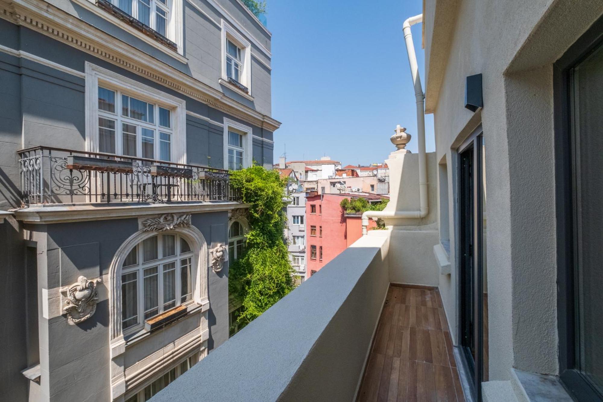 balcony