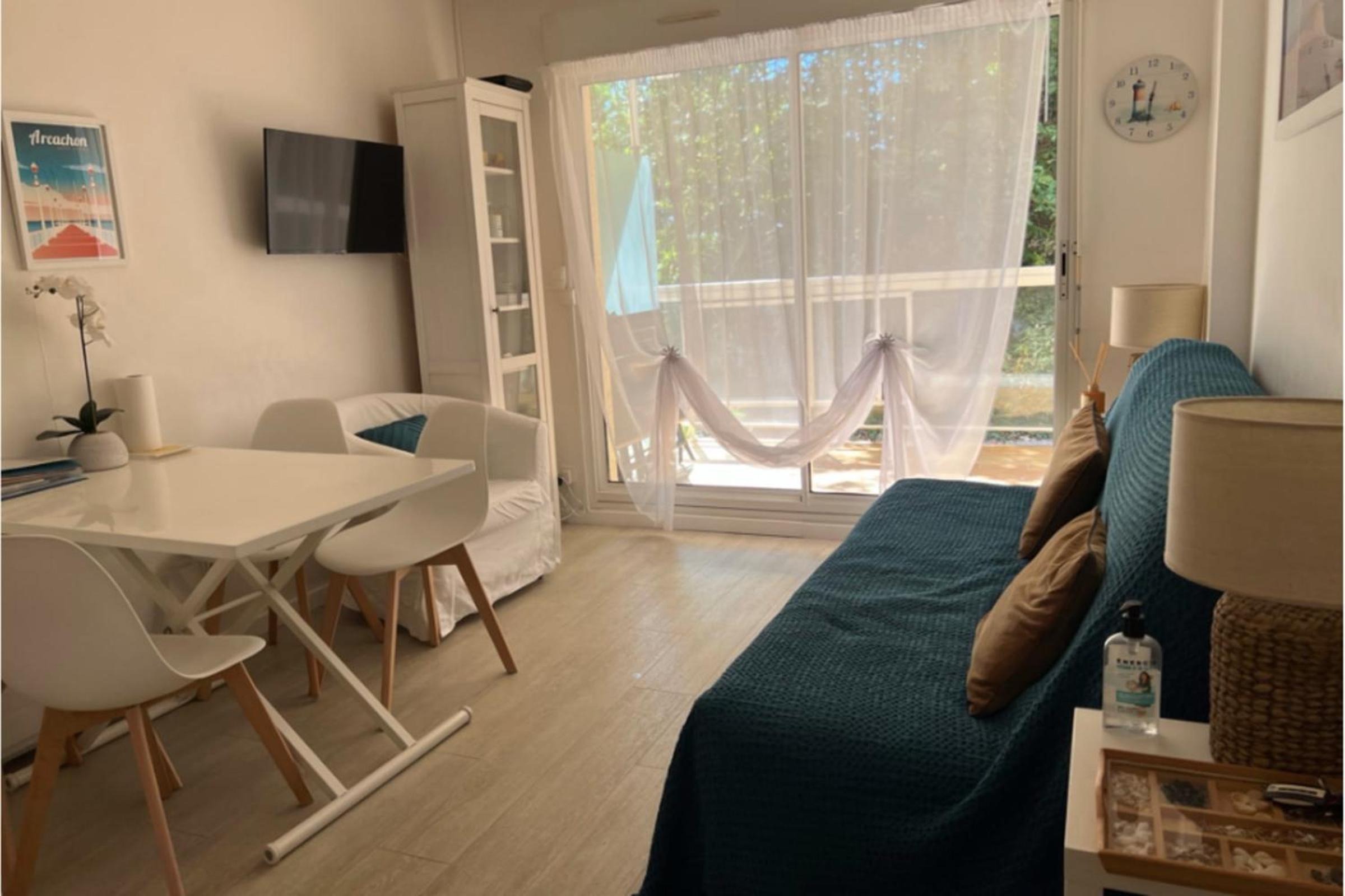 Flat With Swimming Pool Close To The Beach