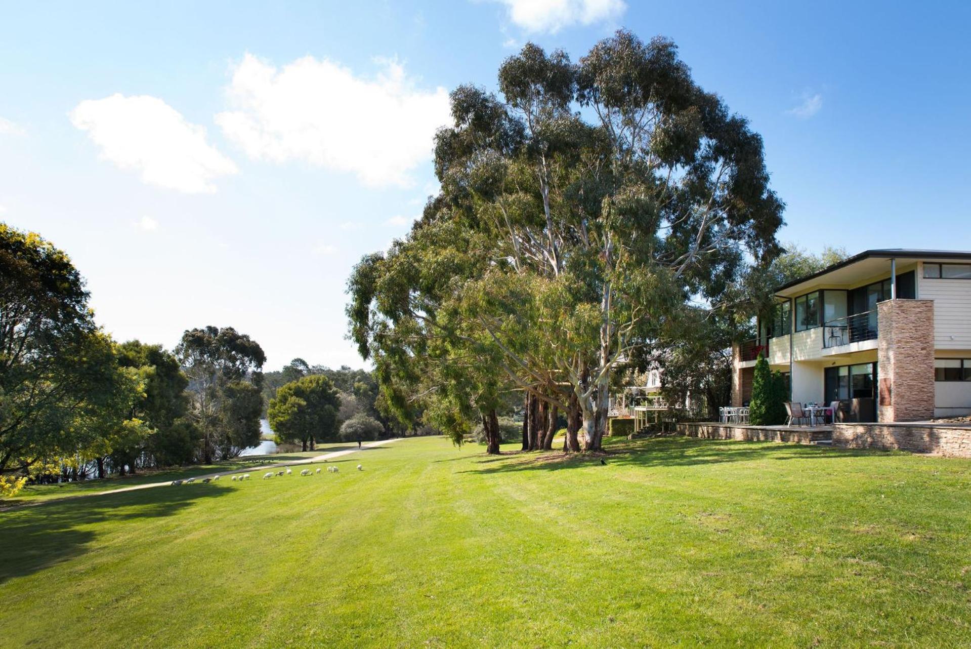 Lake Daylesford Lodge 6