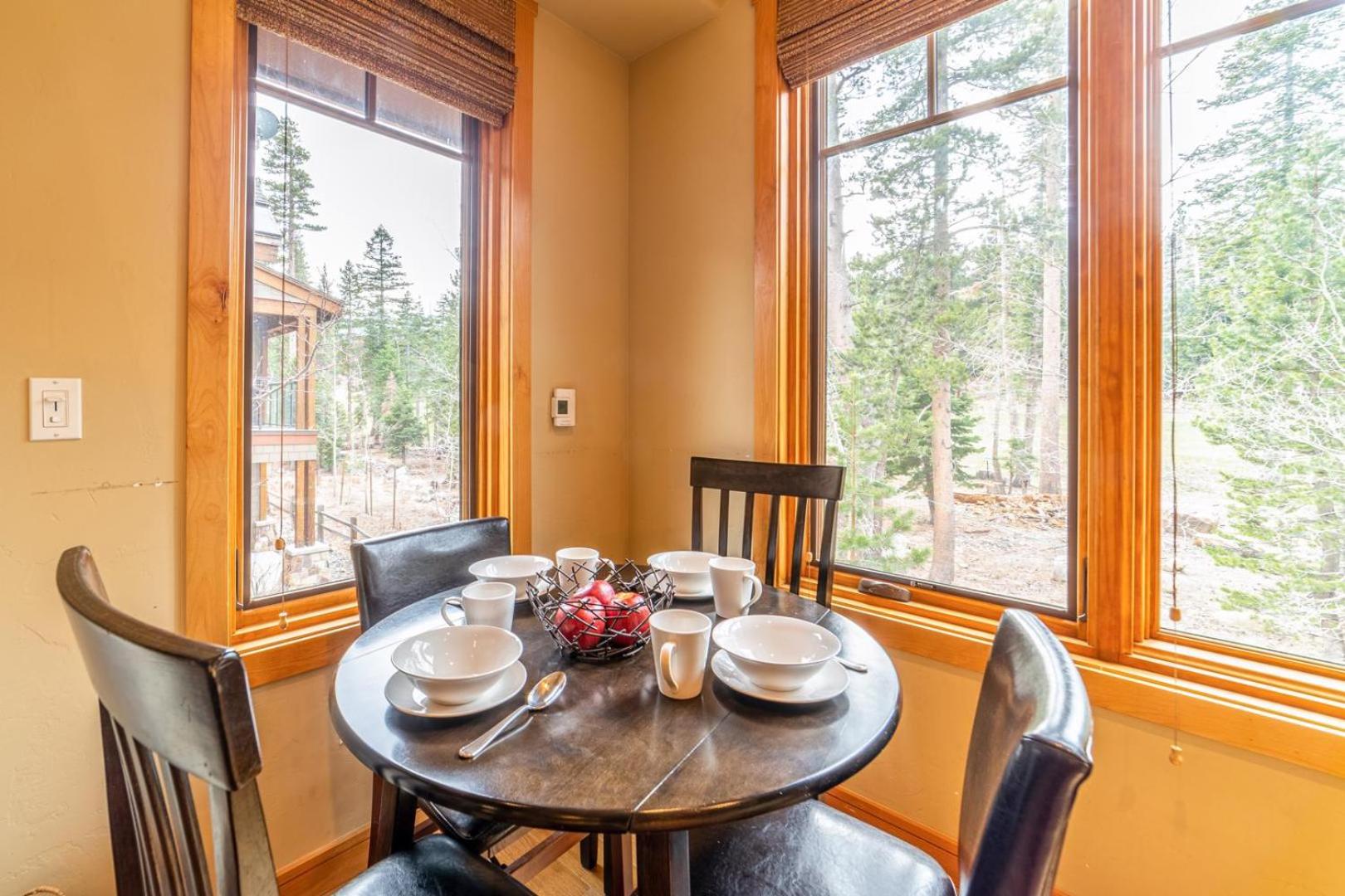 413 - Luxurious Townhome - Private Jacuzzi Patio view 3
