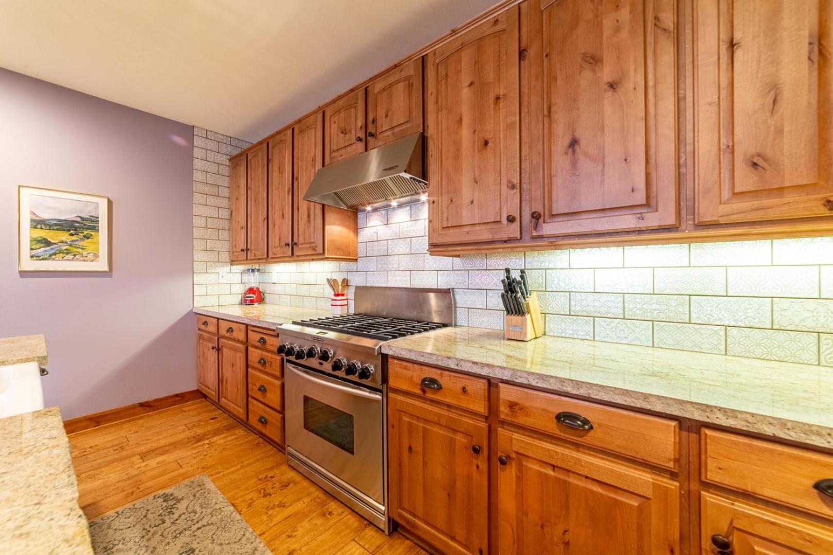 533- Snowcreek Old Western Style Townhome view 4