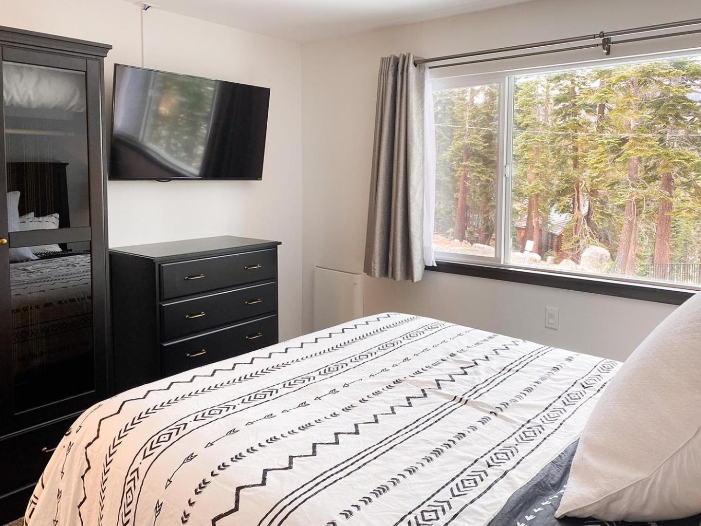 458 - Walk to Ski - Renovated Condo Near Canyon Lodge view 4