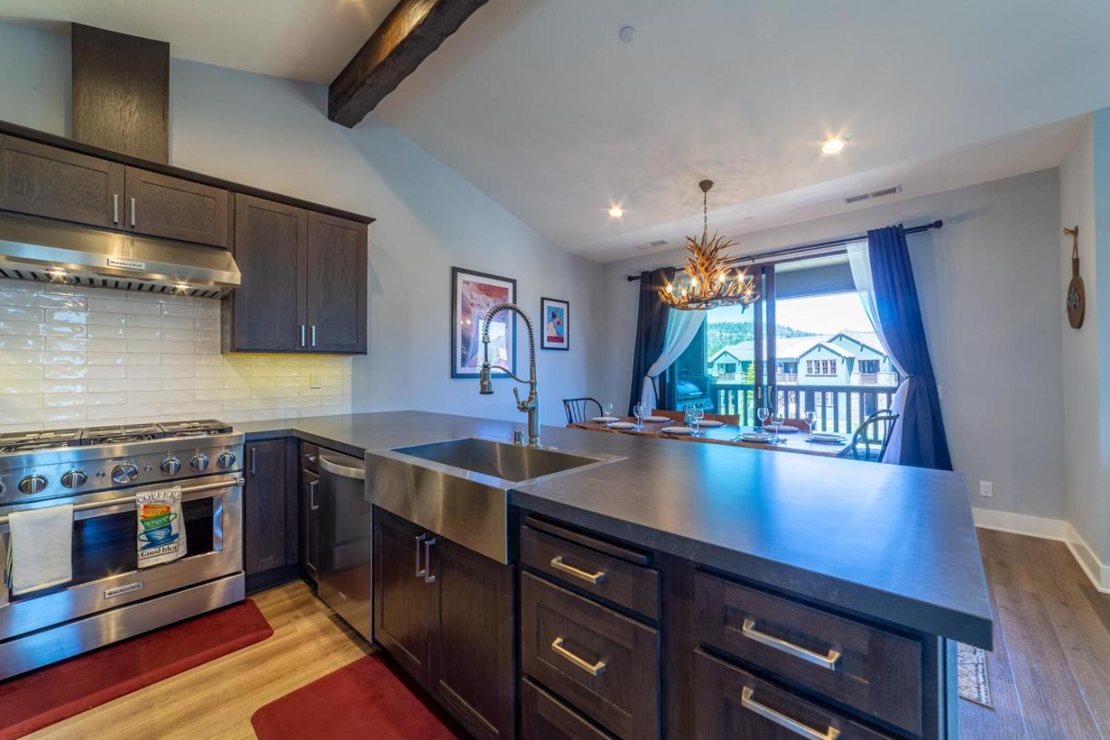 556 Stunning Luxury Creekhouse at Snowcreek view 2