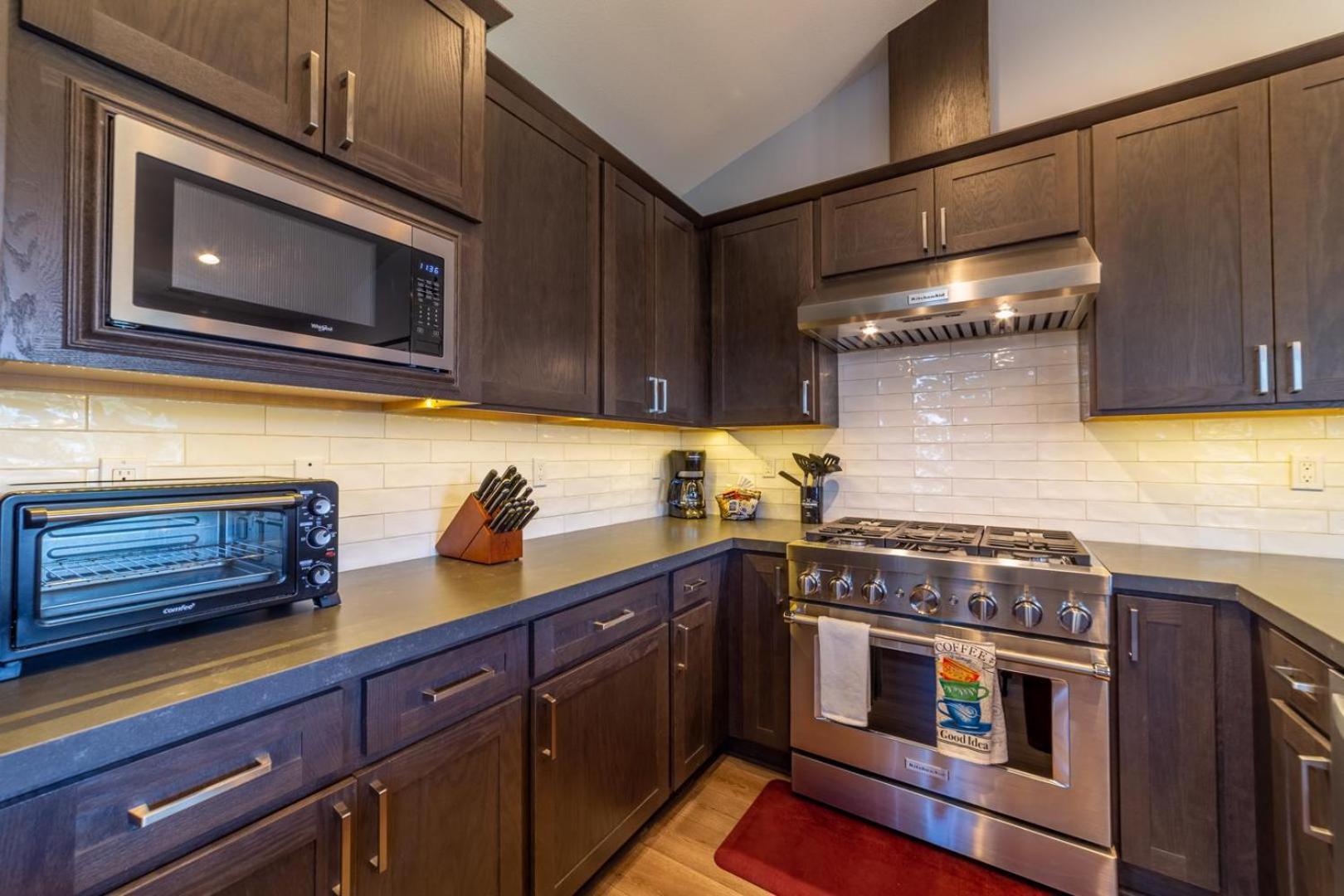 556 Stunning Luxury Creekhouse at Snowcreek view 3