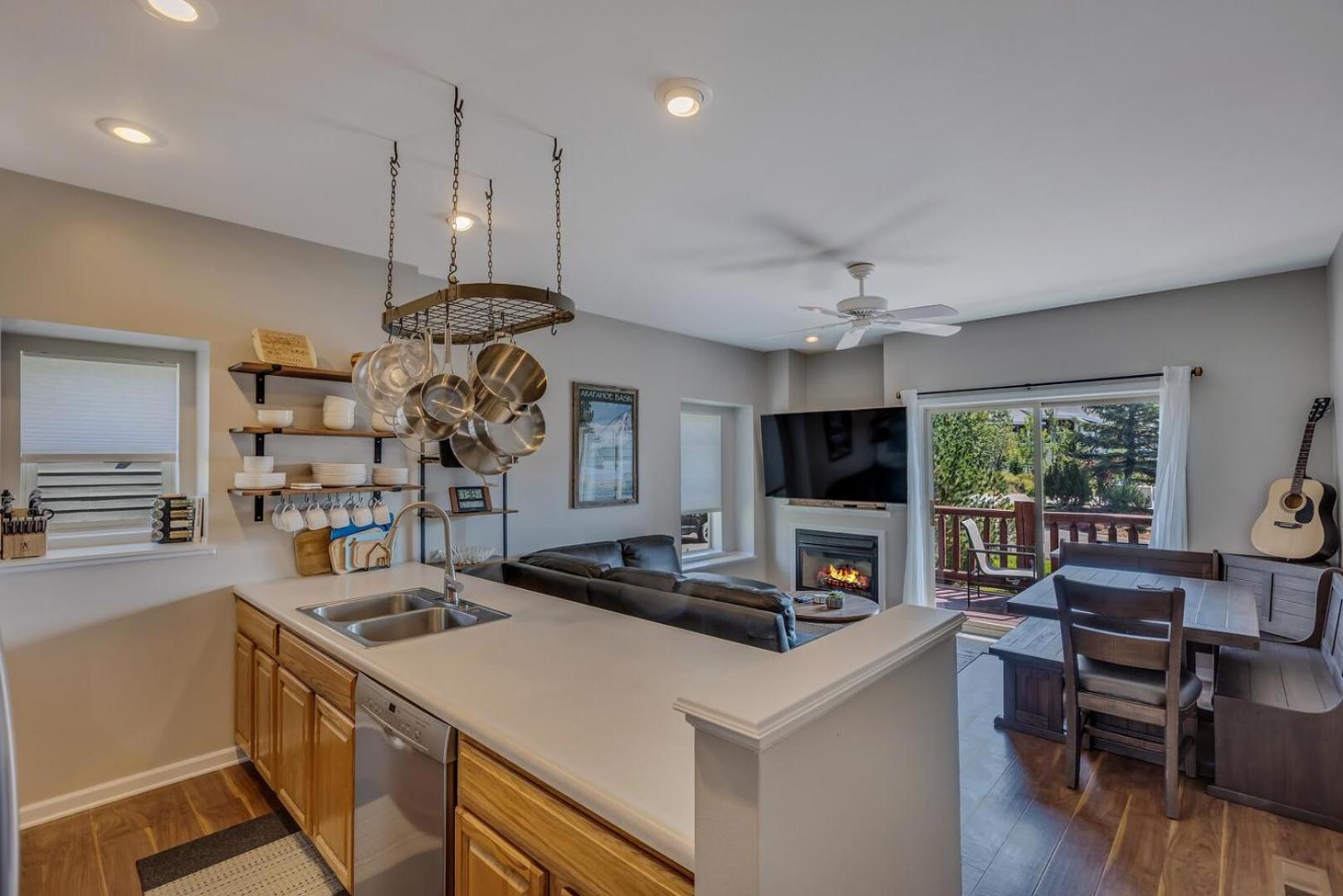 1032 Luxury Eaglepointe Townhome view 3