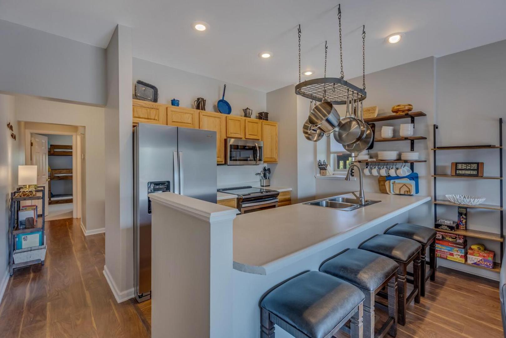1032 Luxury Eaglepointe Townhome view 4