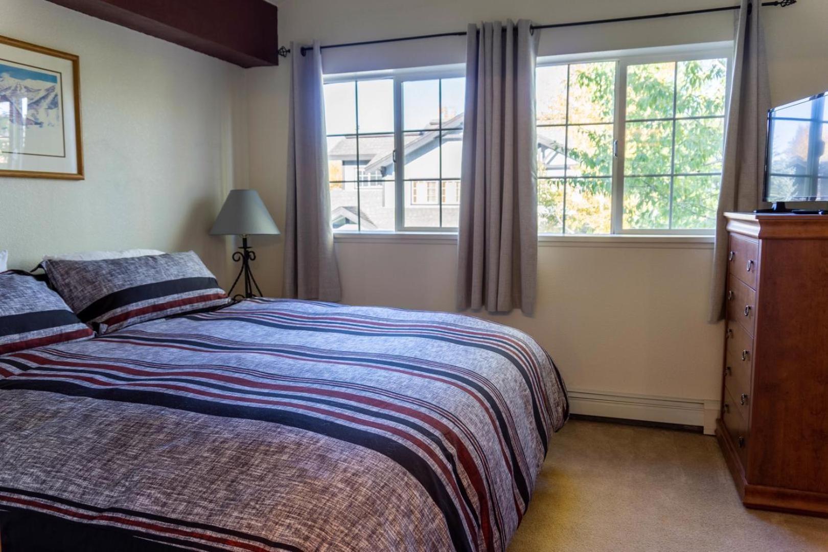1037 Spacious Quail Run Townhome view 3