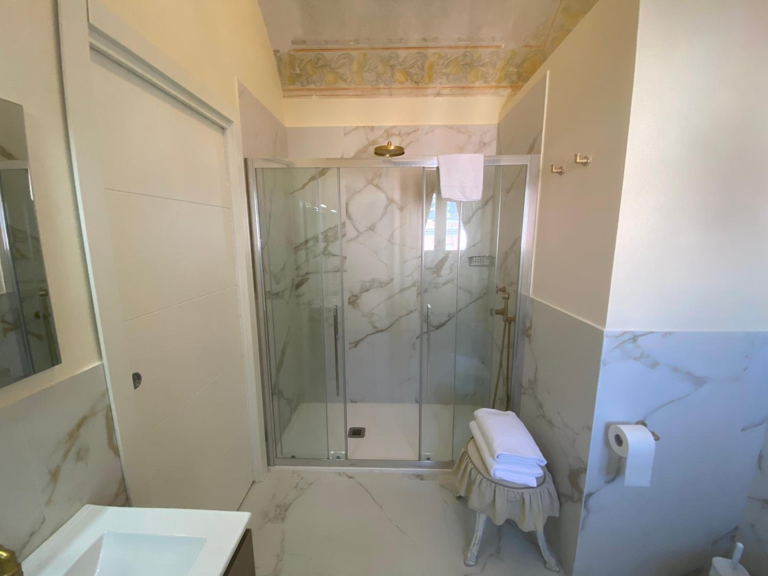 Casa Raiola by CapriRooms view 3