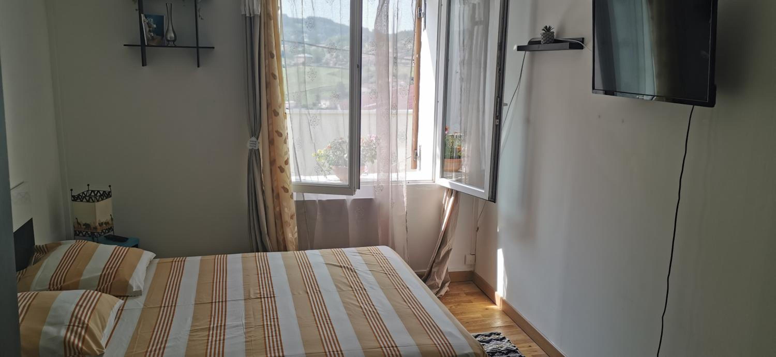 Appartement au coeur de Cours La Ville