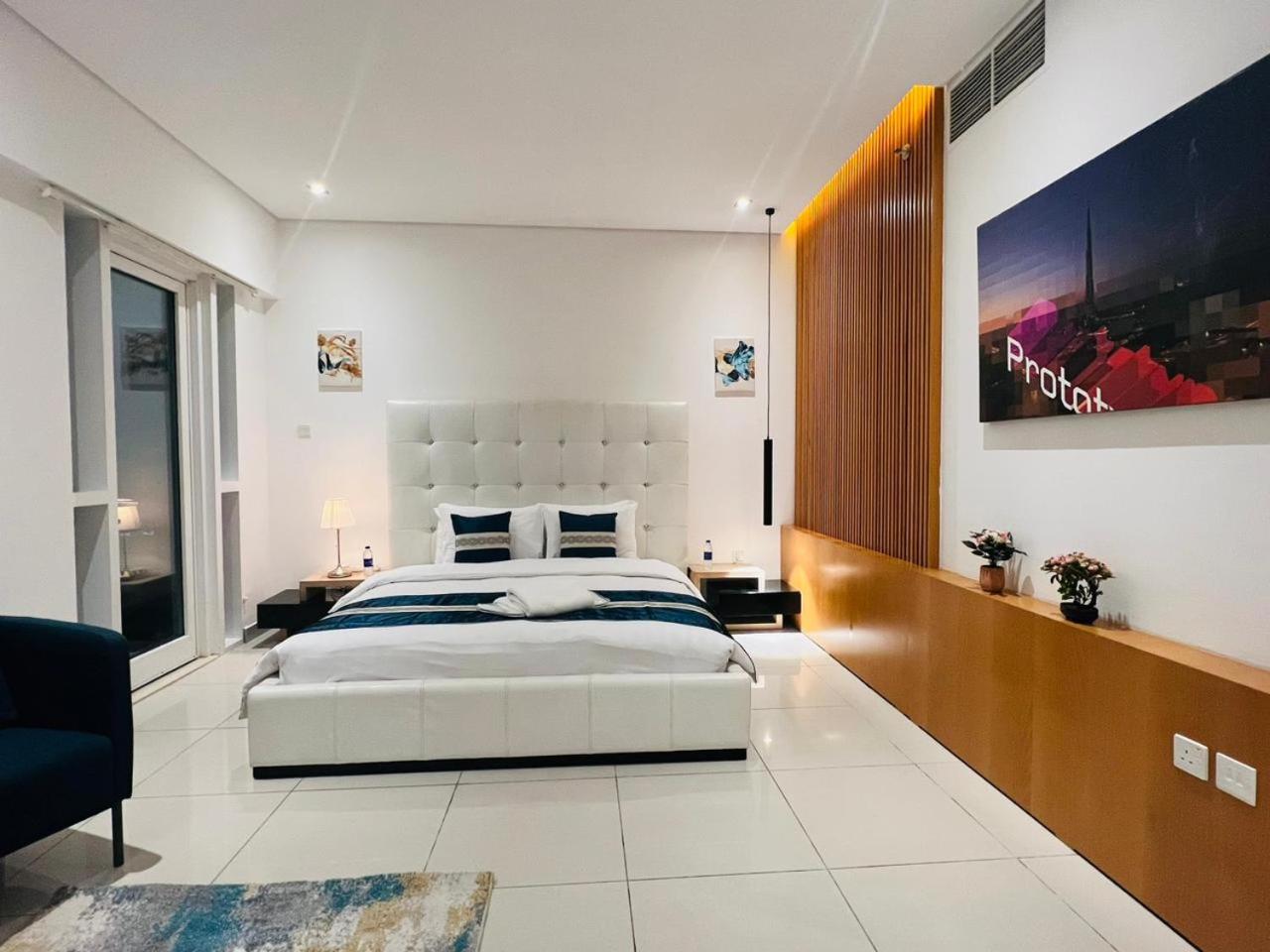 High Floor with city skyline & Burj khalifa view 3 bedroom unit marina