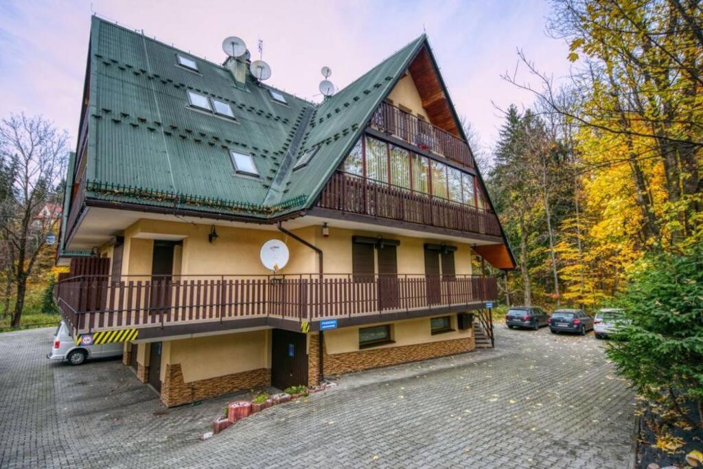 Golden Apartments Zakopane&DB11 view 2
