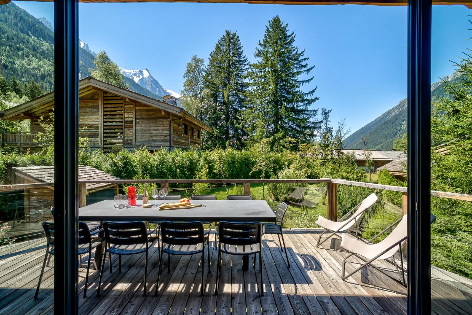 Chalet Black Stone