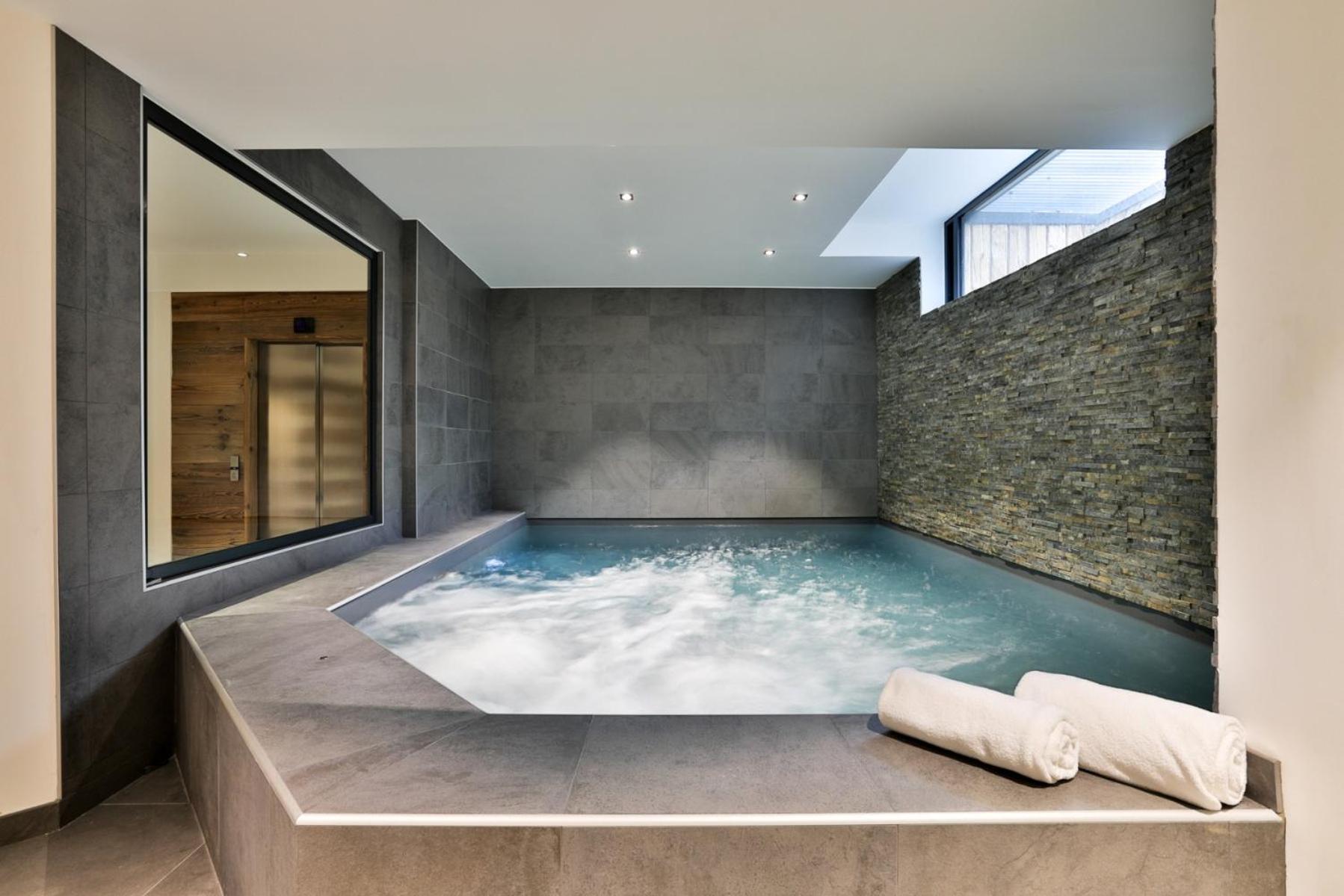 Chalet Black Stone