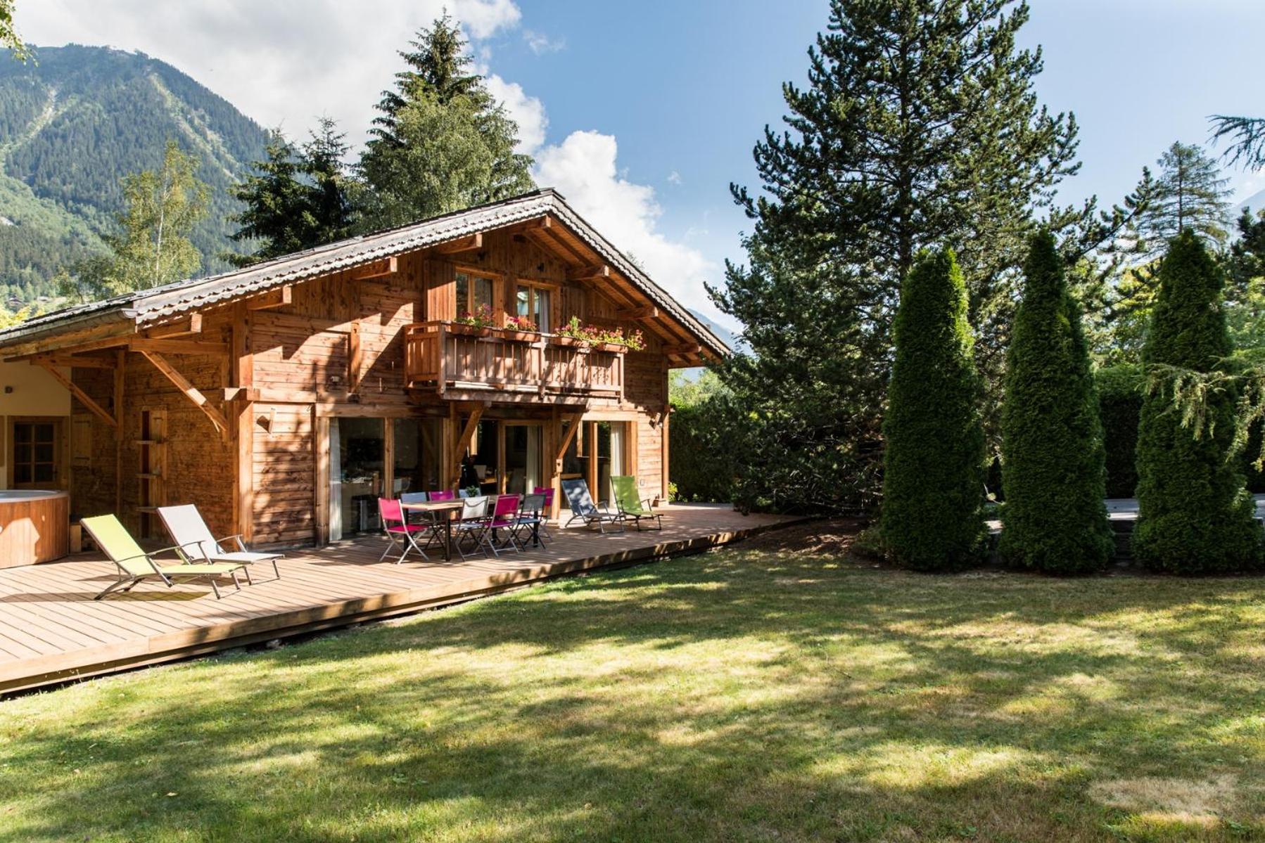 Chalet Les Favrands view 2