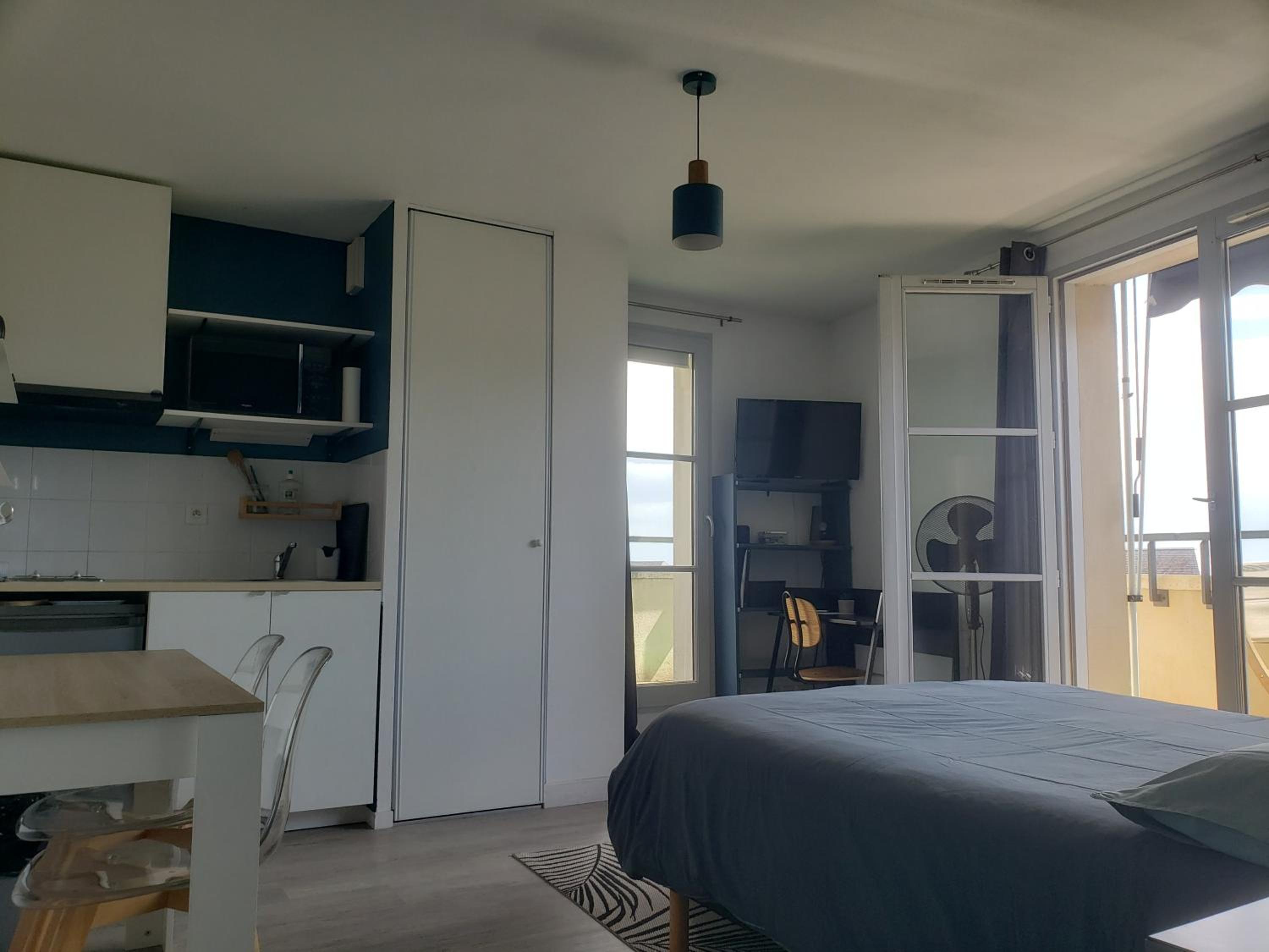 LE VINCI Studio tout confort proche centre ville avec terrasse et parking view 4