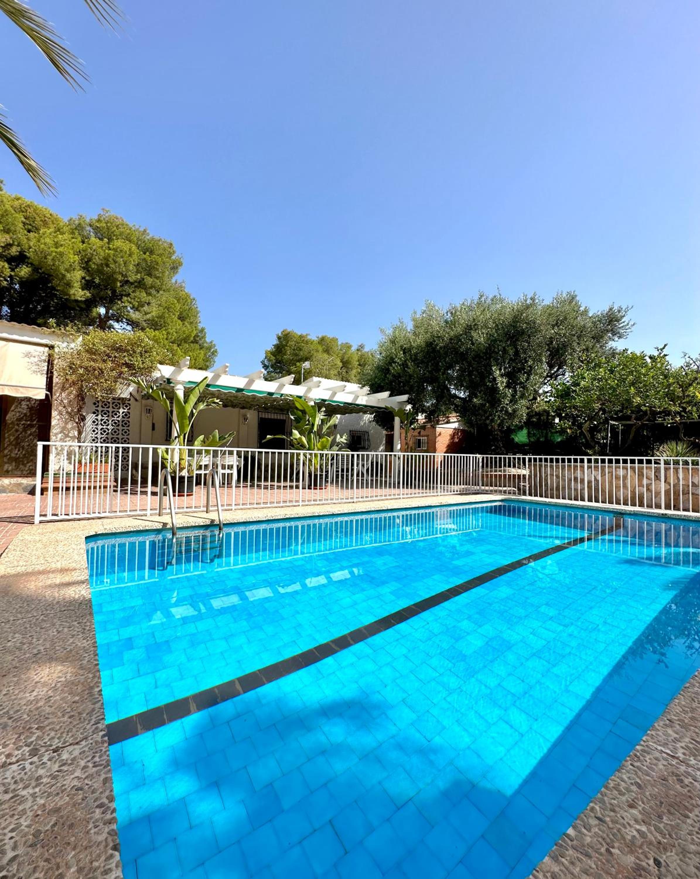 Villa con jardín y piscina privada photo 3