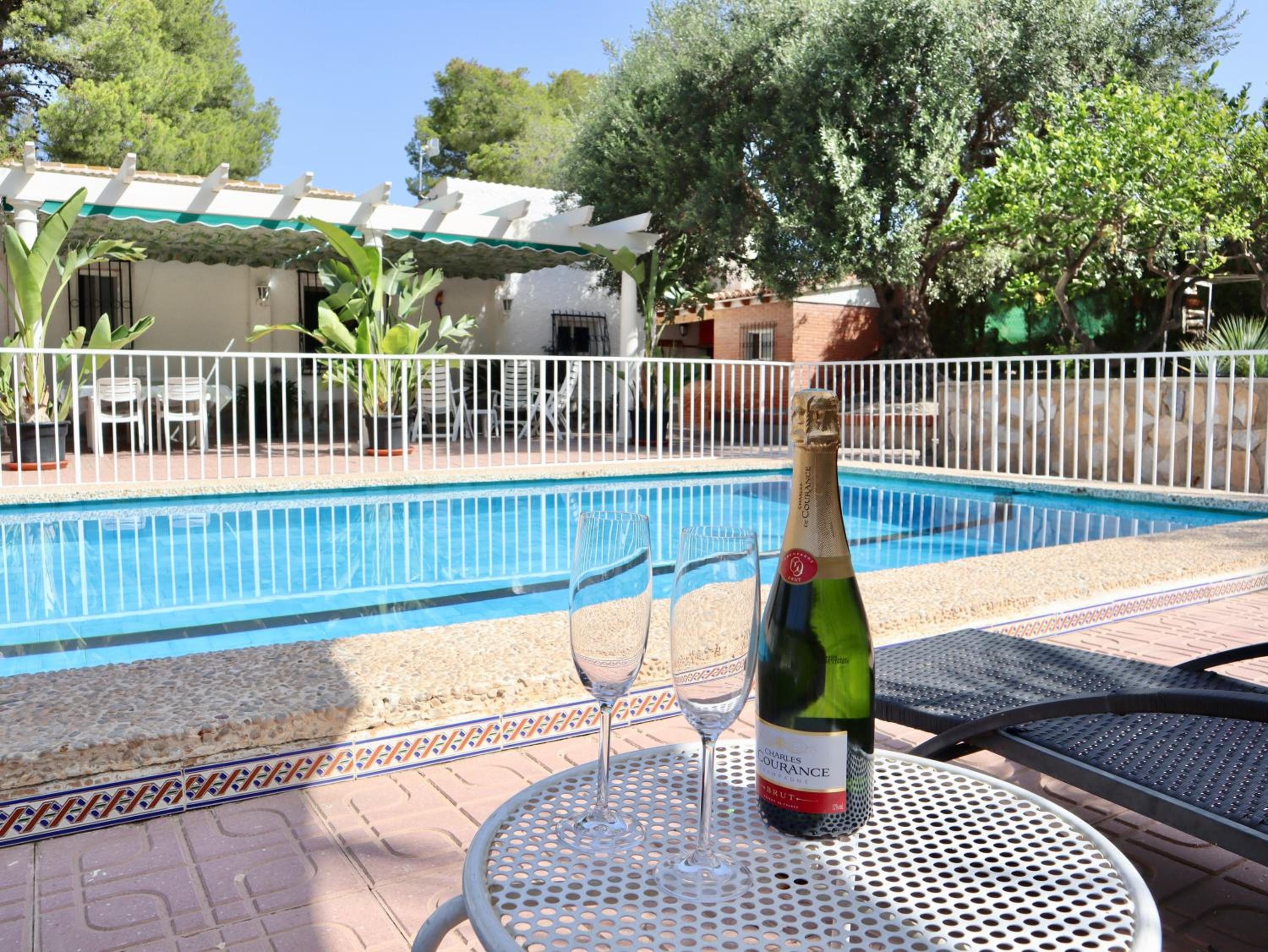 Villa con jardín y piscina privada photo 4