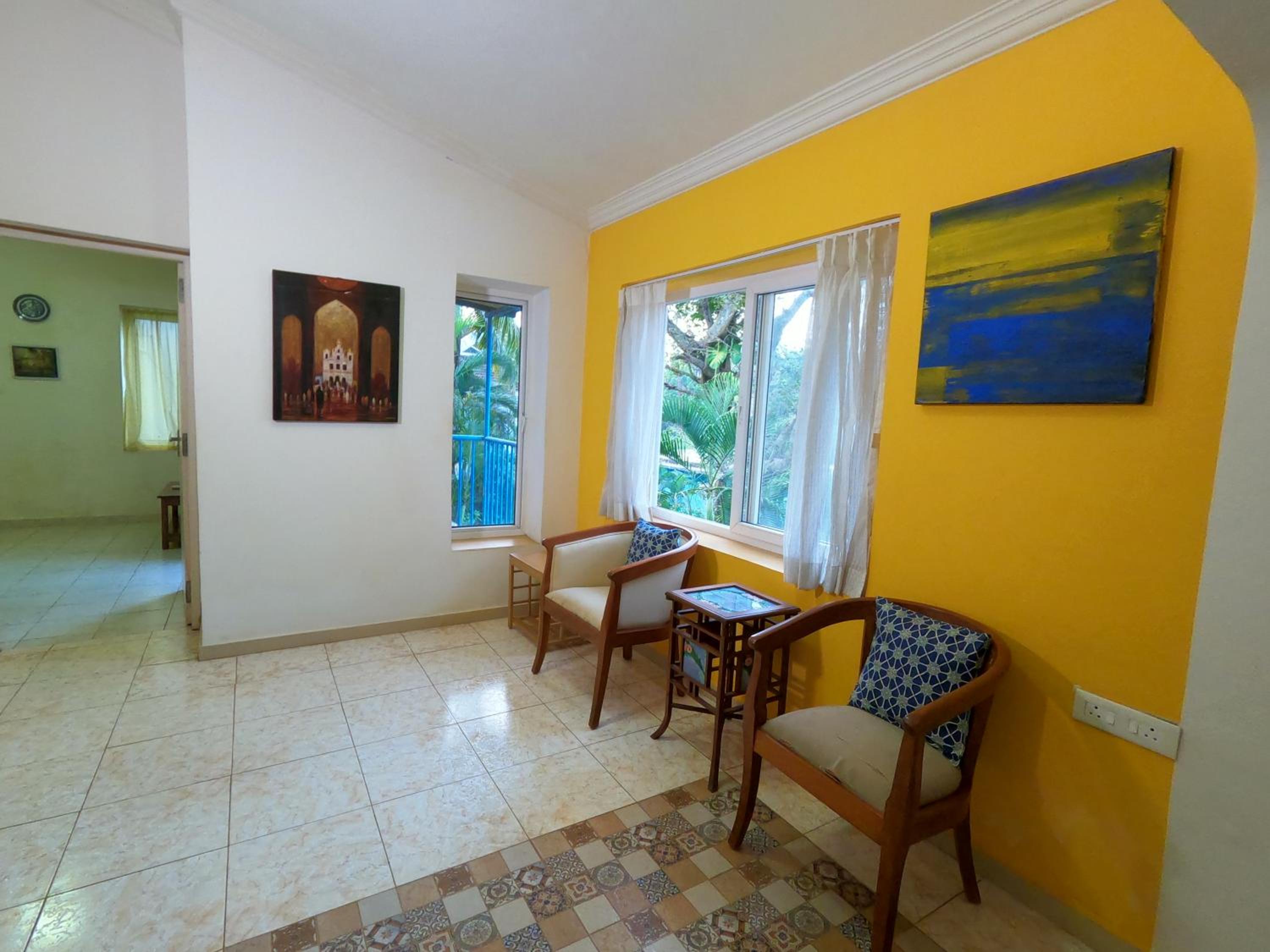 ROSSIO' Pool + Garden, Steps from Beach