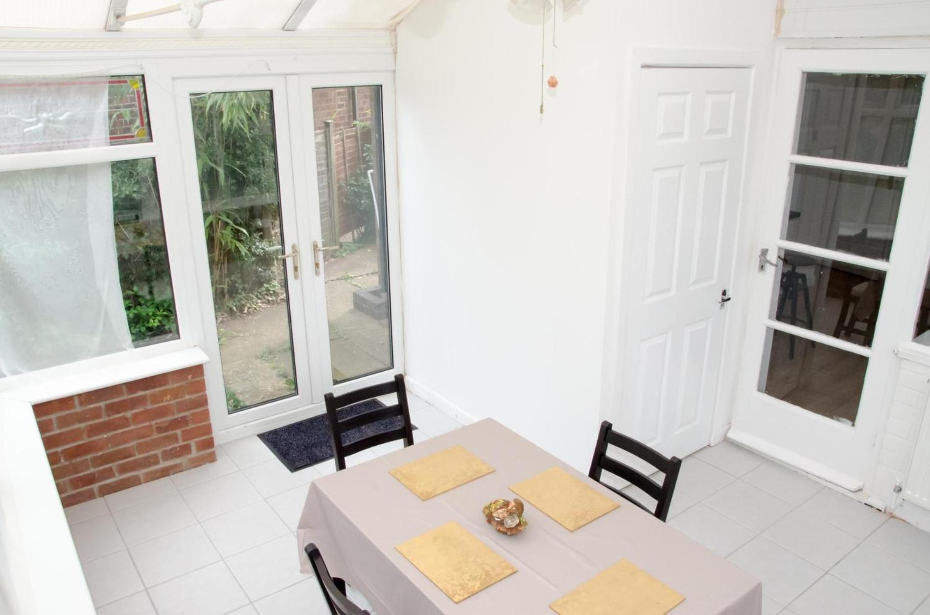 NEW 2BD Detached House in the Heart of Lincoln view 3