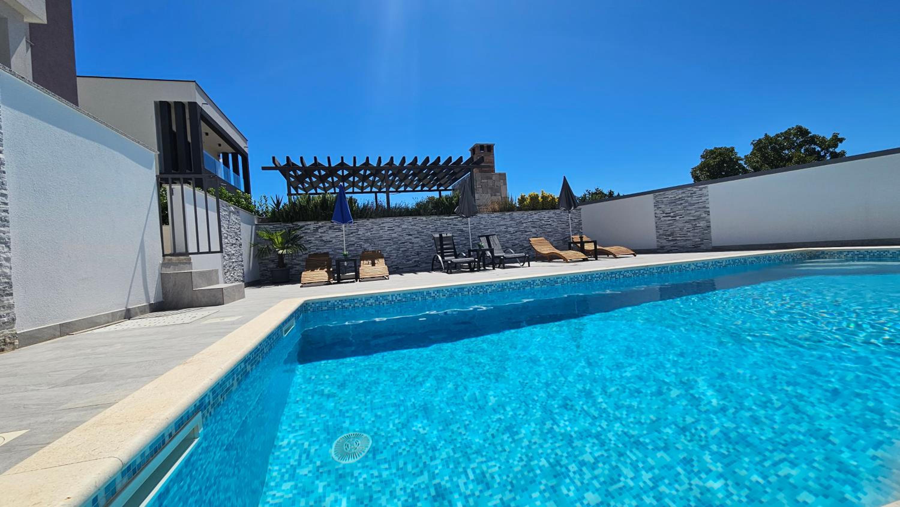 Villa Silver view 3