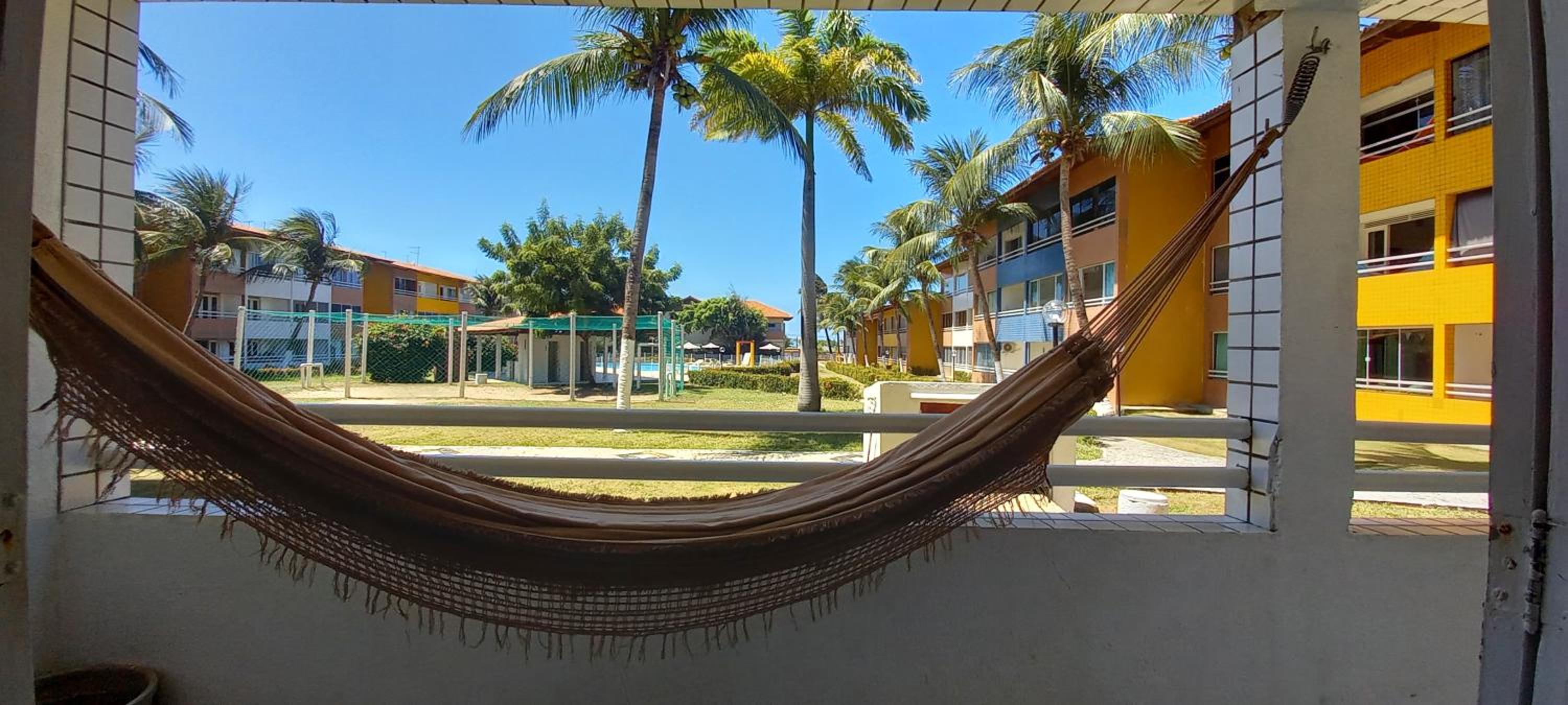 Ap 2 qts - Fortaleza - Praia do Futuro - Piscinas - WiFi - Ar-cond - Garagem