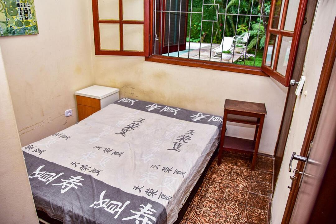 Casa c piscina e churrasqueira no Guarujá - SP