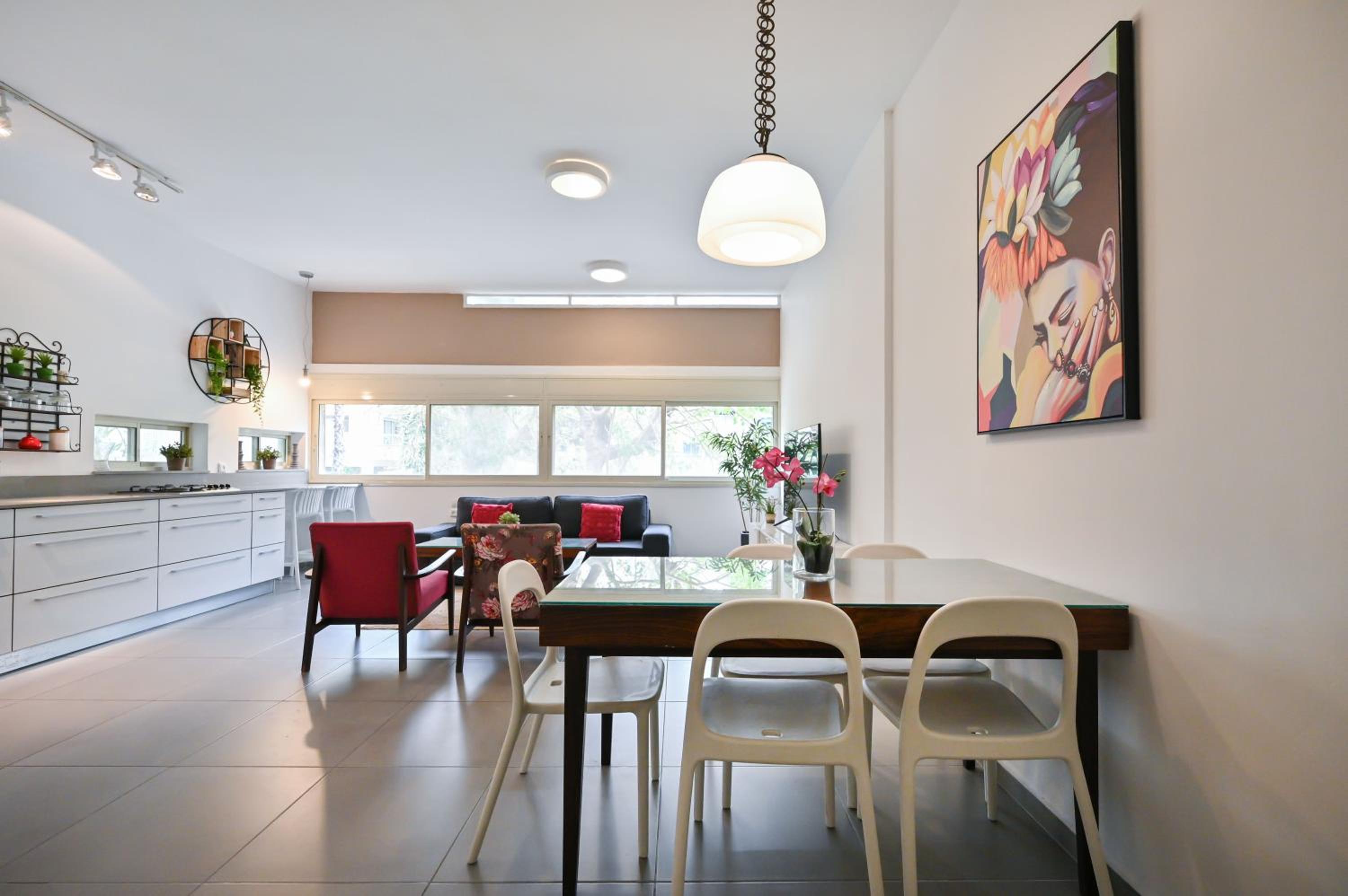 Great 2BR in Lassale street by HolyGuest